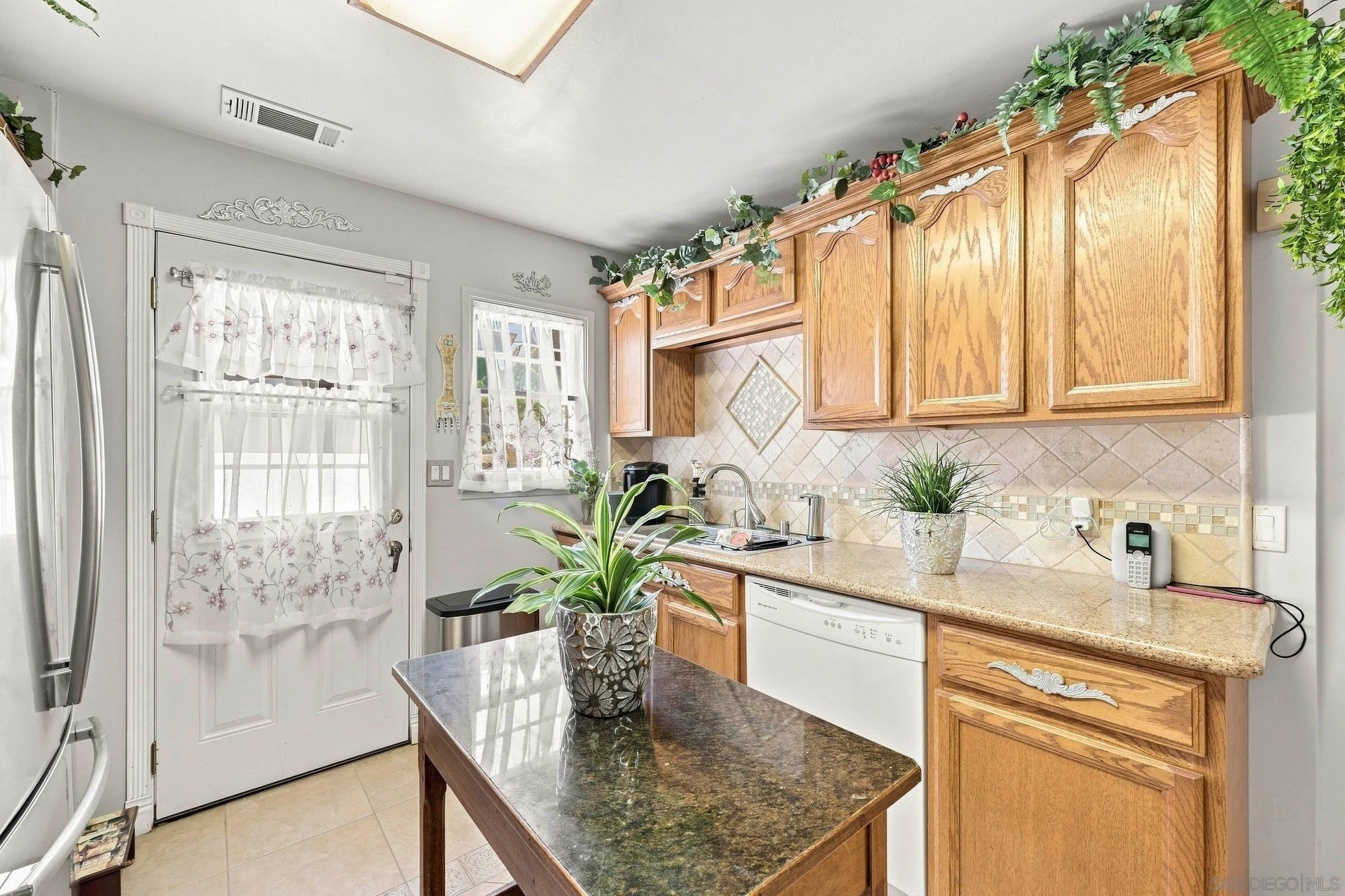 https://cdn.realtyfeed.com/cdn/127/260021175/db8fcd4e10935a30174be524e29c2234.webp
