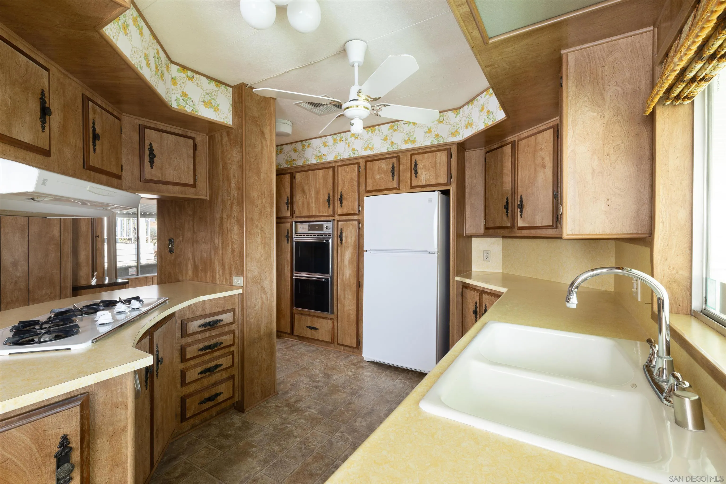 https://cdn.realtyfeed.com/cdn/127/260021176/df586d80714c5038bb1241e6bb1094b4.webp