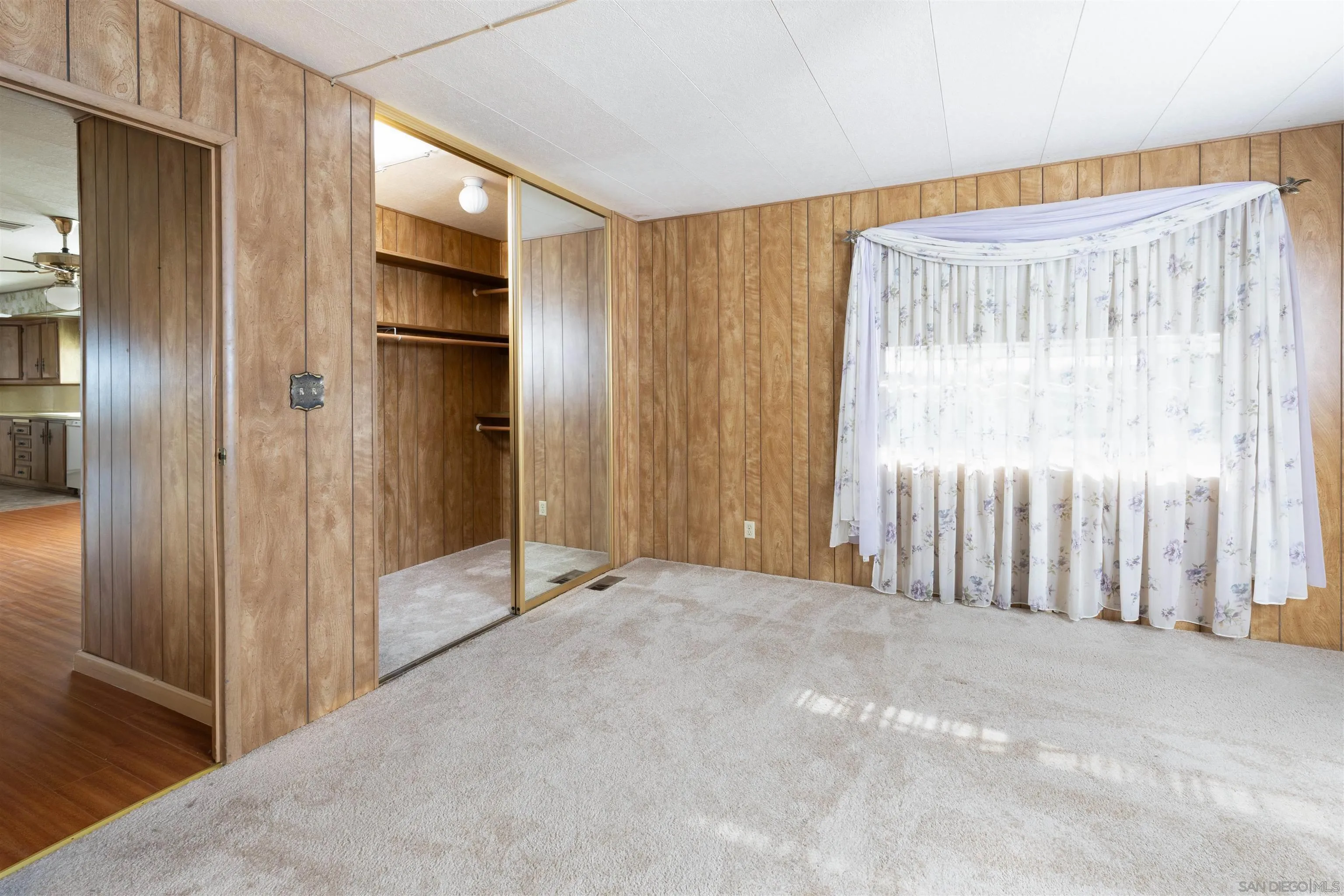 https://cdn.realtyfeed.com/cdn/127/260021176/f93bc13f5e1a44cf8985653d06a942e0.webp