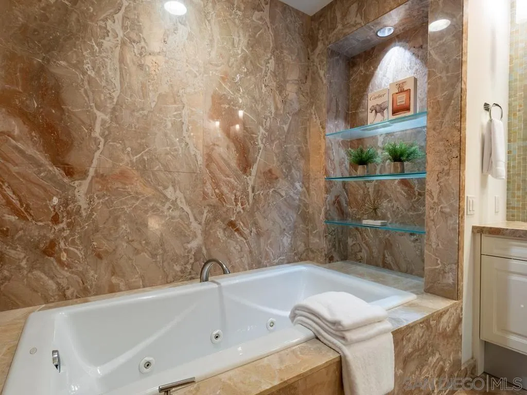 https://cdn.realtyfeed.com/cdn/127/260021177/47fb84ef1cb6bfc6035fa4a182919653.webp