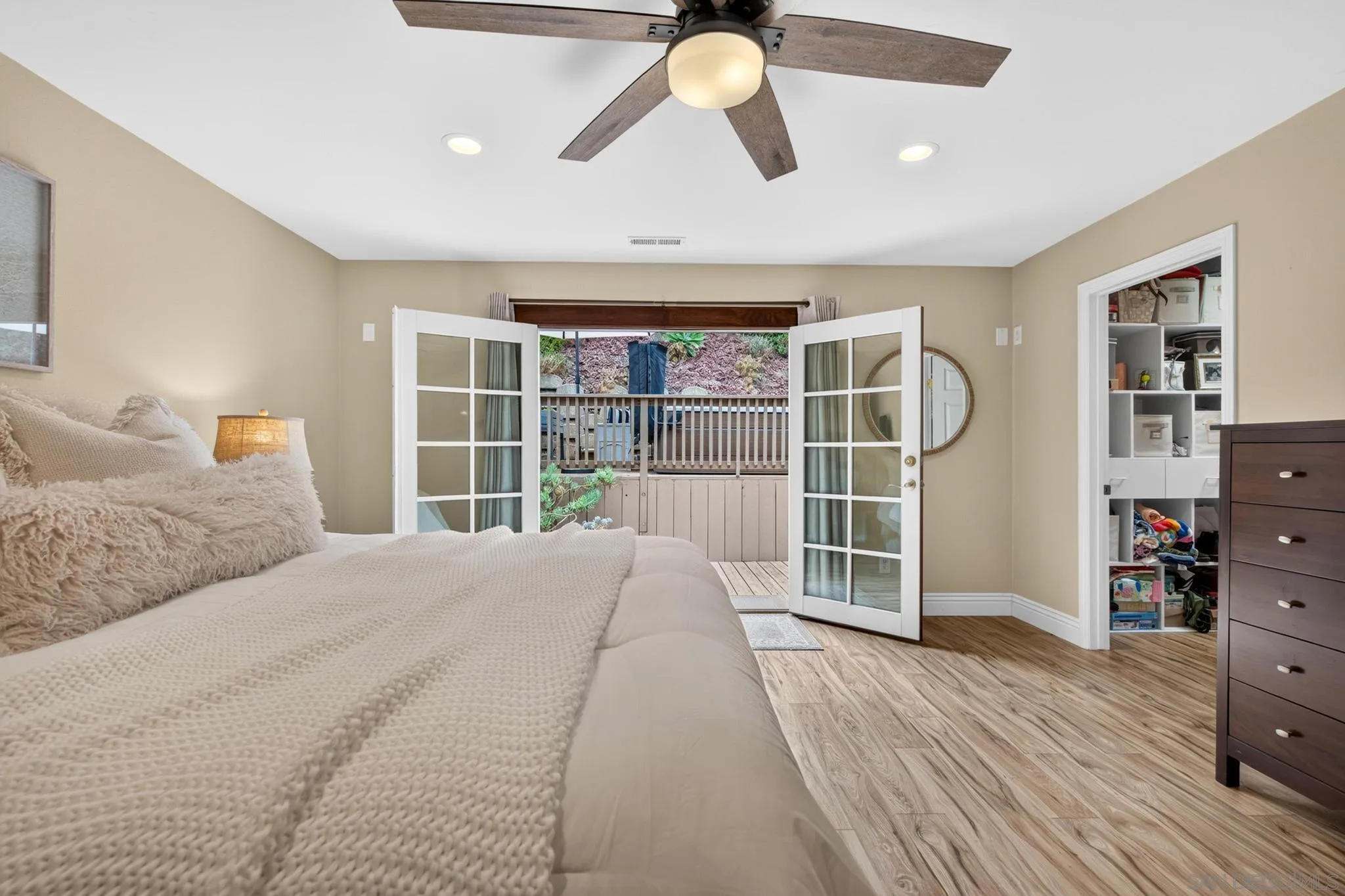 https://cdn.realtyfeed.com/cdn/127/260021183/13c58152a217a2015947309a584d7eb8.webp