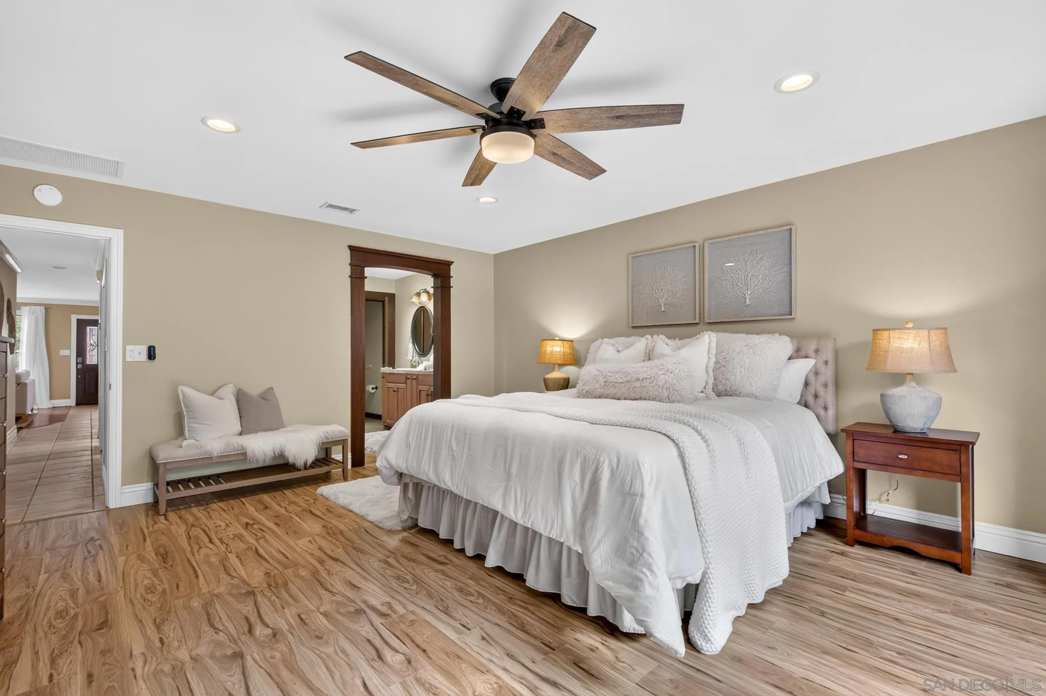 https://cdn.realtyfeed.com/cdn/127/260021183/246d199fdc52cc8be9453d79ca7e3293.webp