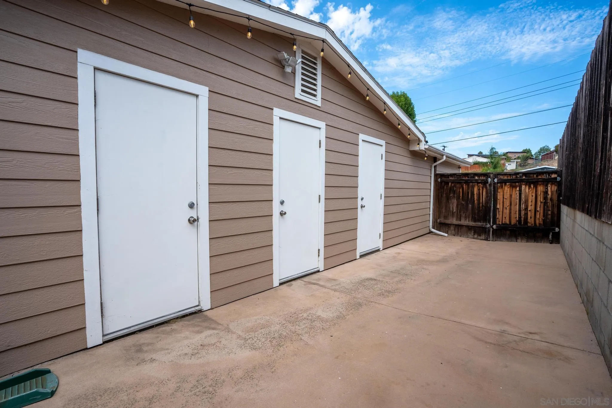 https://cdn.realtyfeed.com/cdn/127/260021183/2a91c7fea3fa8edf4b38dbcd32316a81.webp