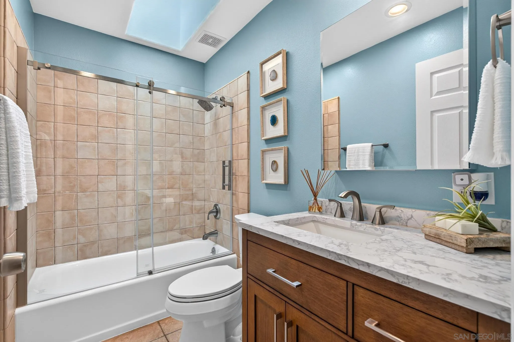 https://cdn.realtyfeed.com/cdn/127/260021183/4100d5e9d223a47d35f92014d805f9f5.webp