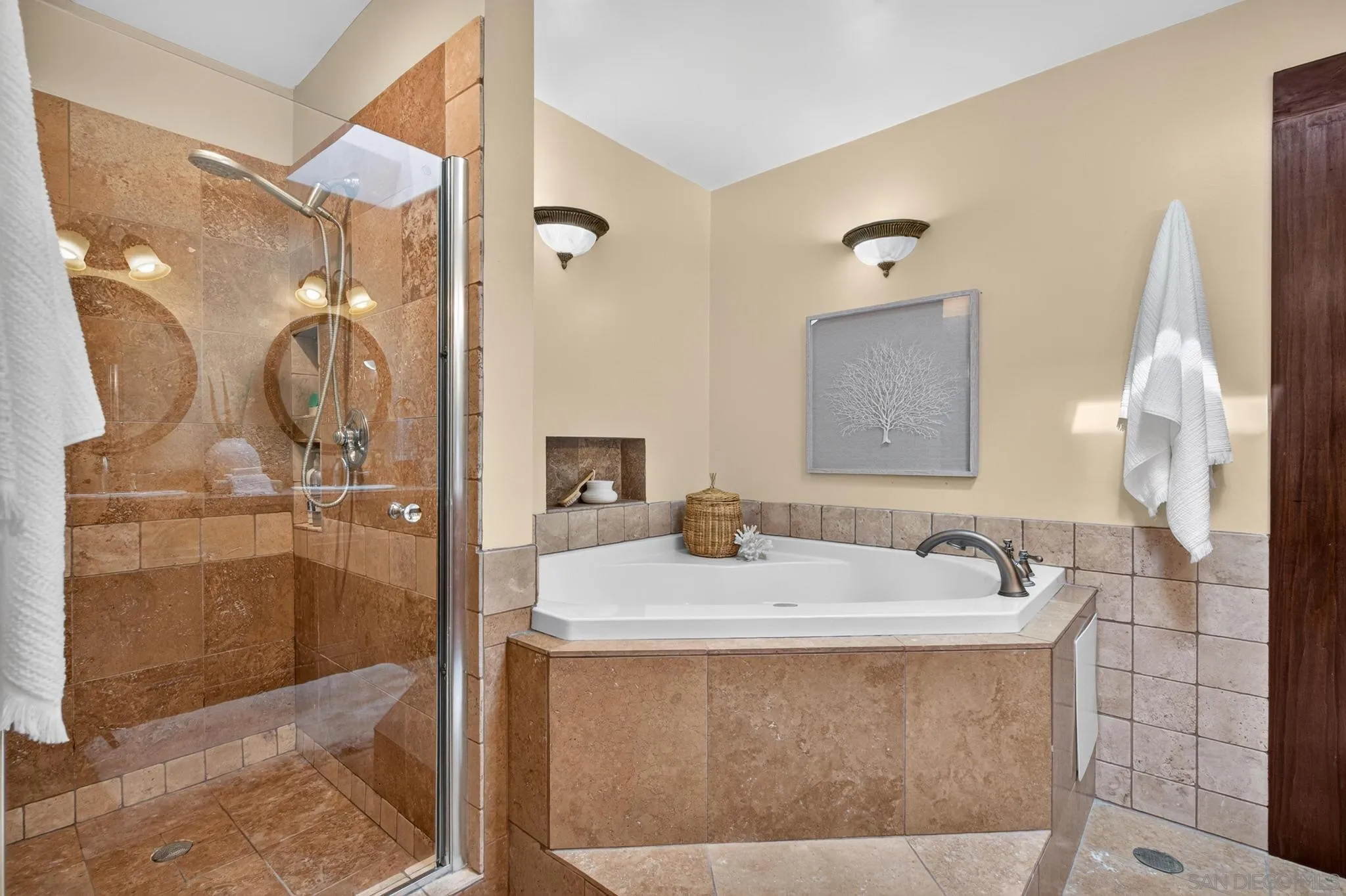 https://cdn.realtyfeed.com/cdn/127/260021183/414a0c0152f9dc7dff3ef1950221ea7c.webp