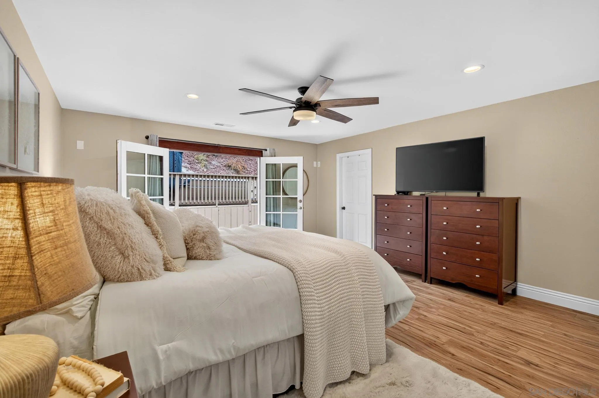 https://cdn.realtyfeed.com/cdn/127/260021183/4e3165d3ff6583fb629896a327c7dc71.webp