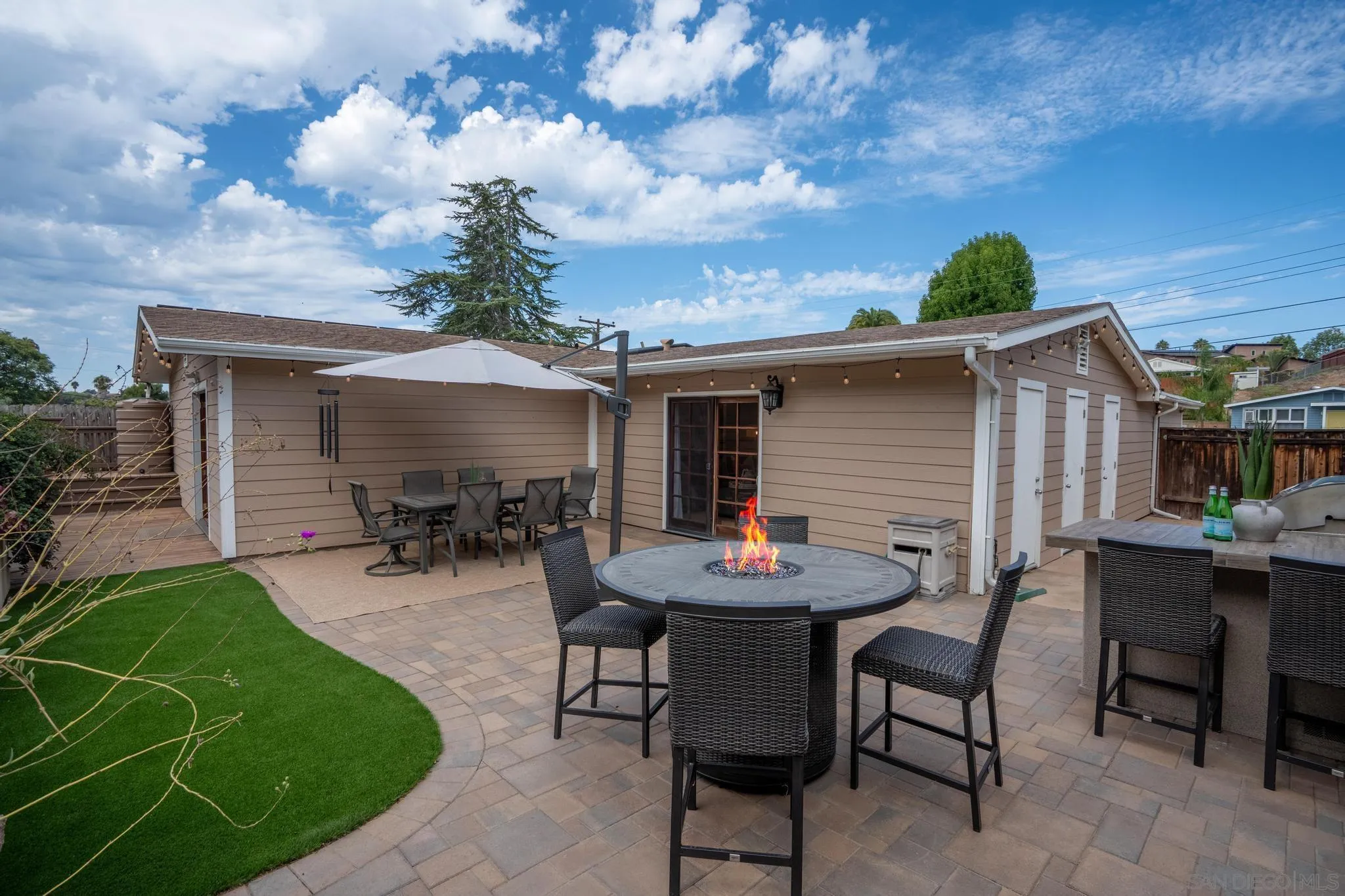 https://cdn.realtyfeed.com/cdn/127/260021183/801aedecf1f5ef5ebbfb80cc736ce43a.webp