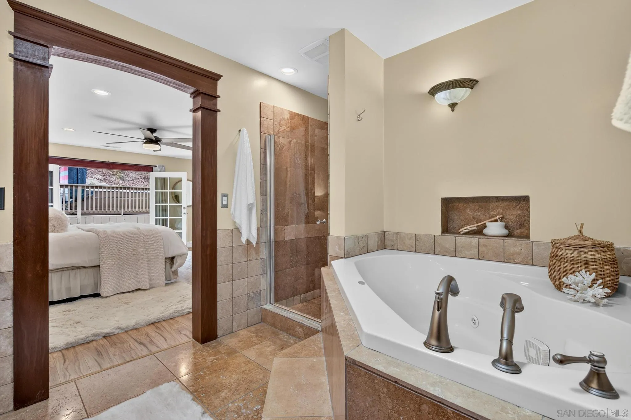 https://cdn.realtyfeed.com/cdn/127/260021183/9fcd52f4ec2847fc82e5affff5084564.webp