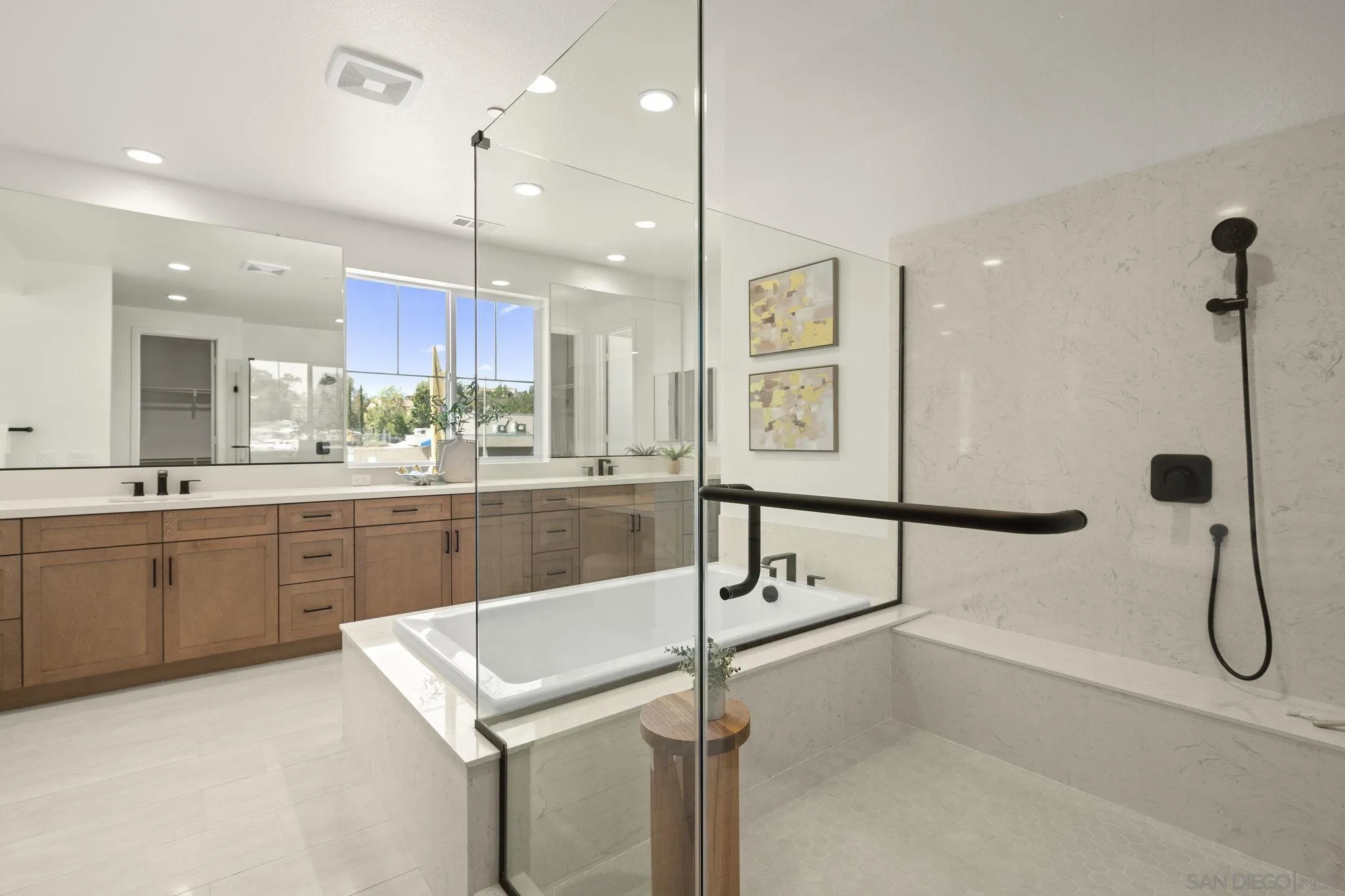 https://cdn.realtyfeed.com/cdn/127/260021184/1fc6cd863b37961484c91384ed391abf.webp