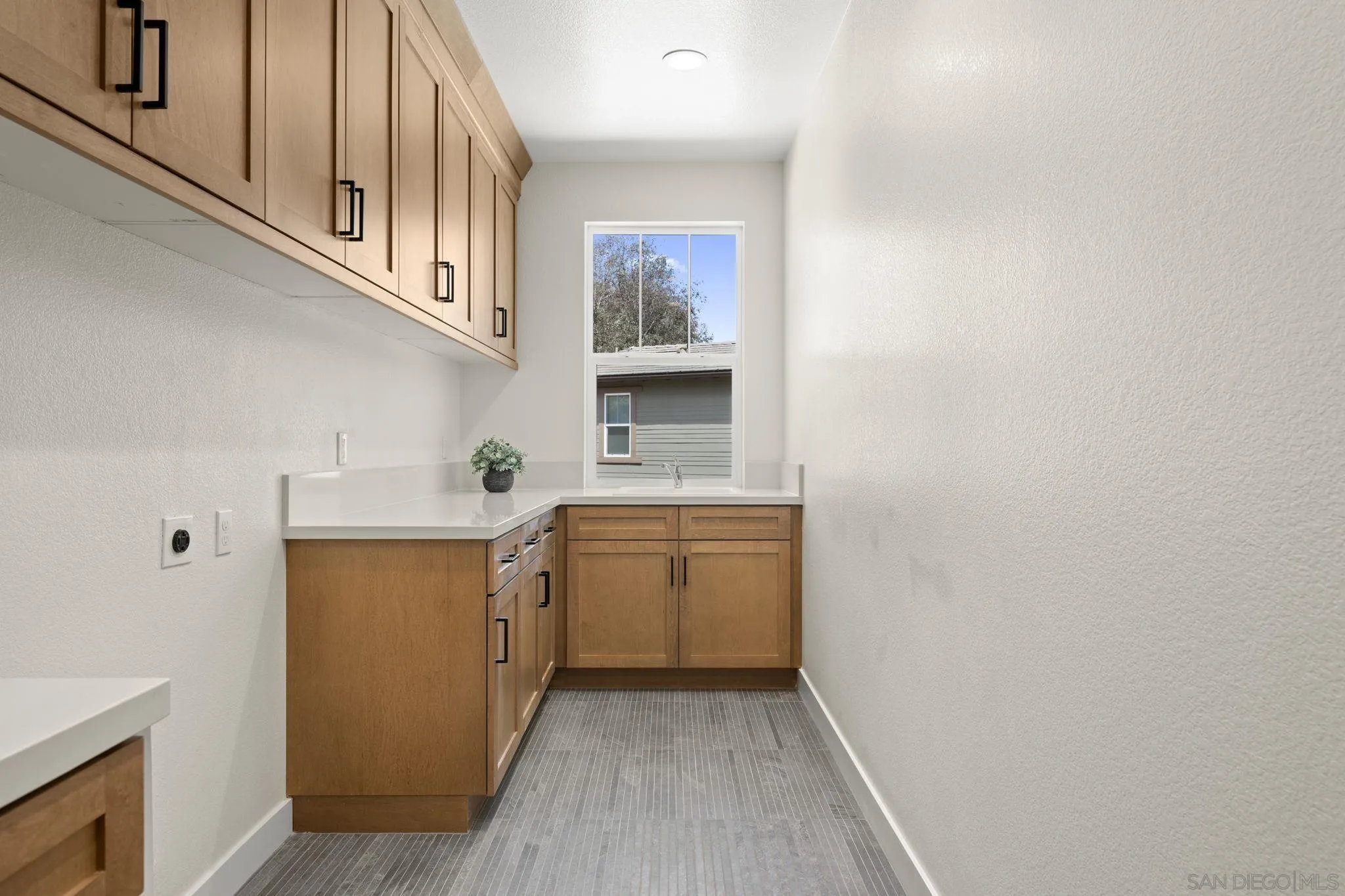 https://cdn.realtyfeed.com/cdn/127/260021184/4816387a5cd4d83cd689886acbf1b57f.webp