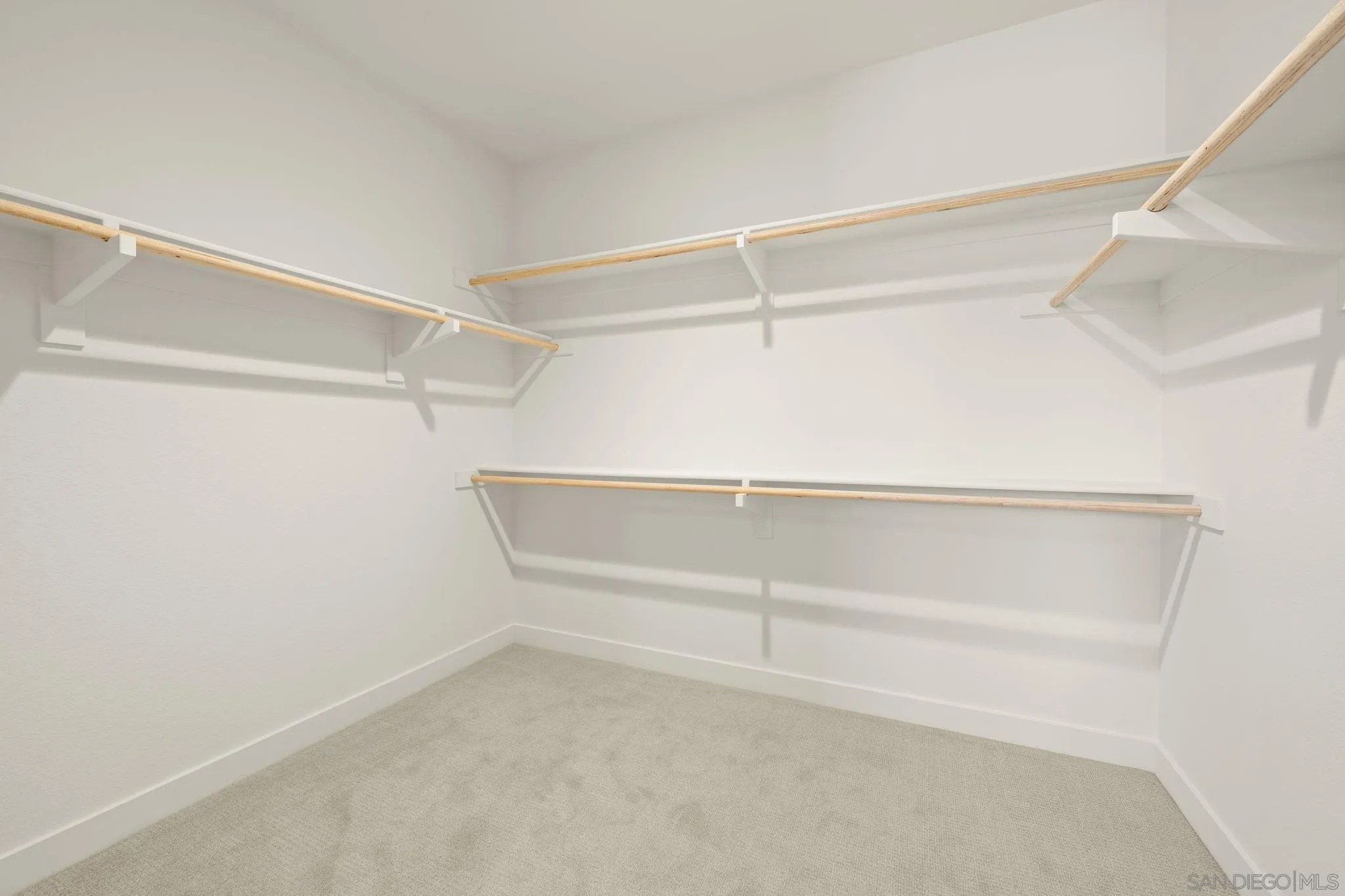 https://cdn.realtyfeed.com/cdn/127/260021184/824dd24b42df22c4de5f301c511fb11c.webp