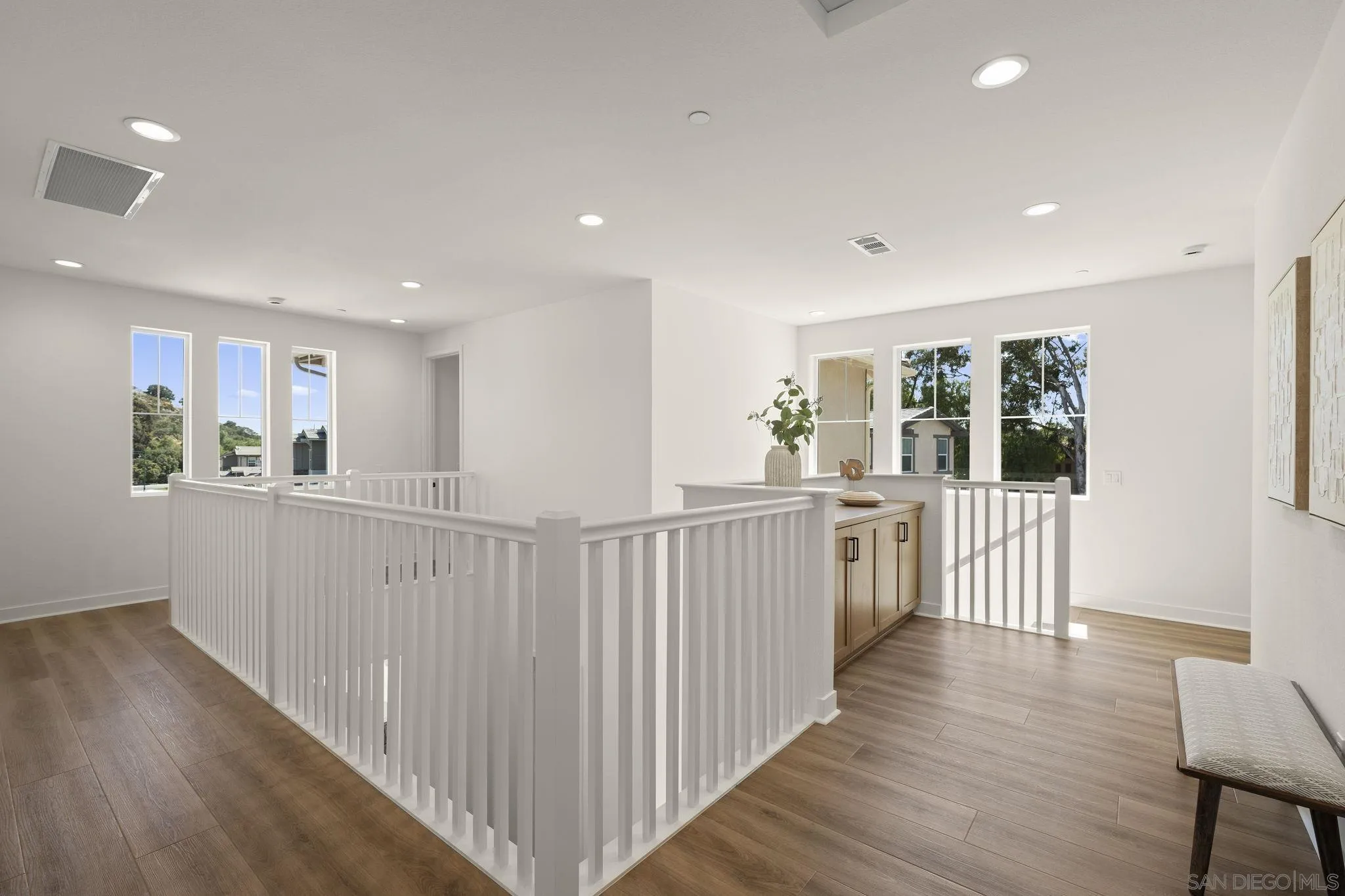 https://cdn.realtyfeed.com/cdn/127/260021184/c14f720ebc1d798fe59fccac39396289.webp