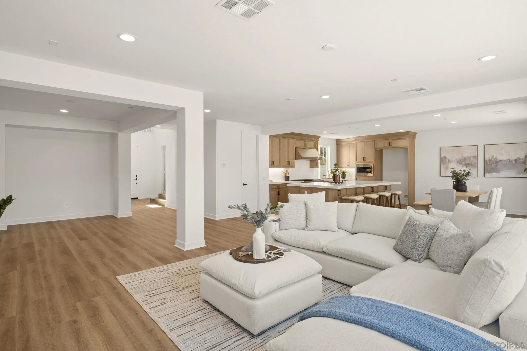 https://cdn.realtyfeed.com/cdn/127/260021184/c1e8bacdc176c1b48fe94a2ed52eb3b4.webp
