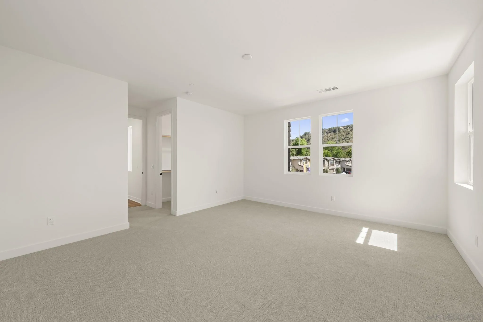 https://cdn.realtyfeed.com/cdn/127/260021184/c4c03ef561d6c5596a13cf8b133e4bd4.webp