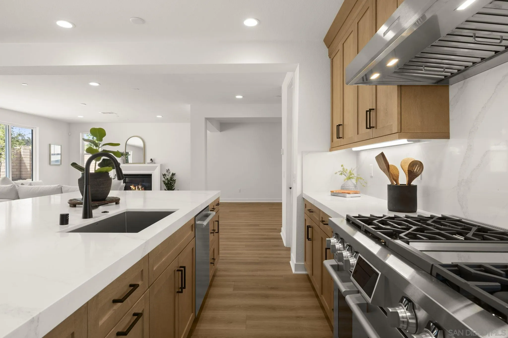 https://cdn.realtyfeed.com/cdn/127/260021184/d8f66836868deb7beddefb7447baf70d.webp