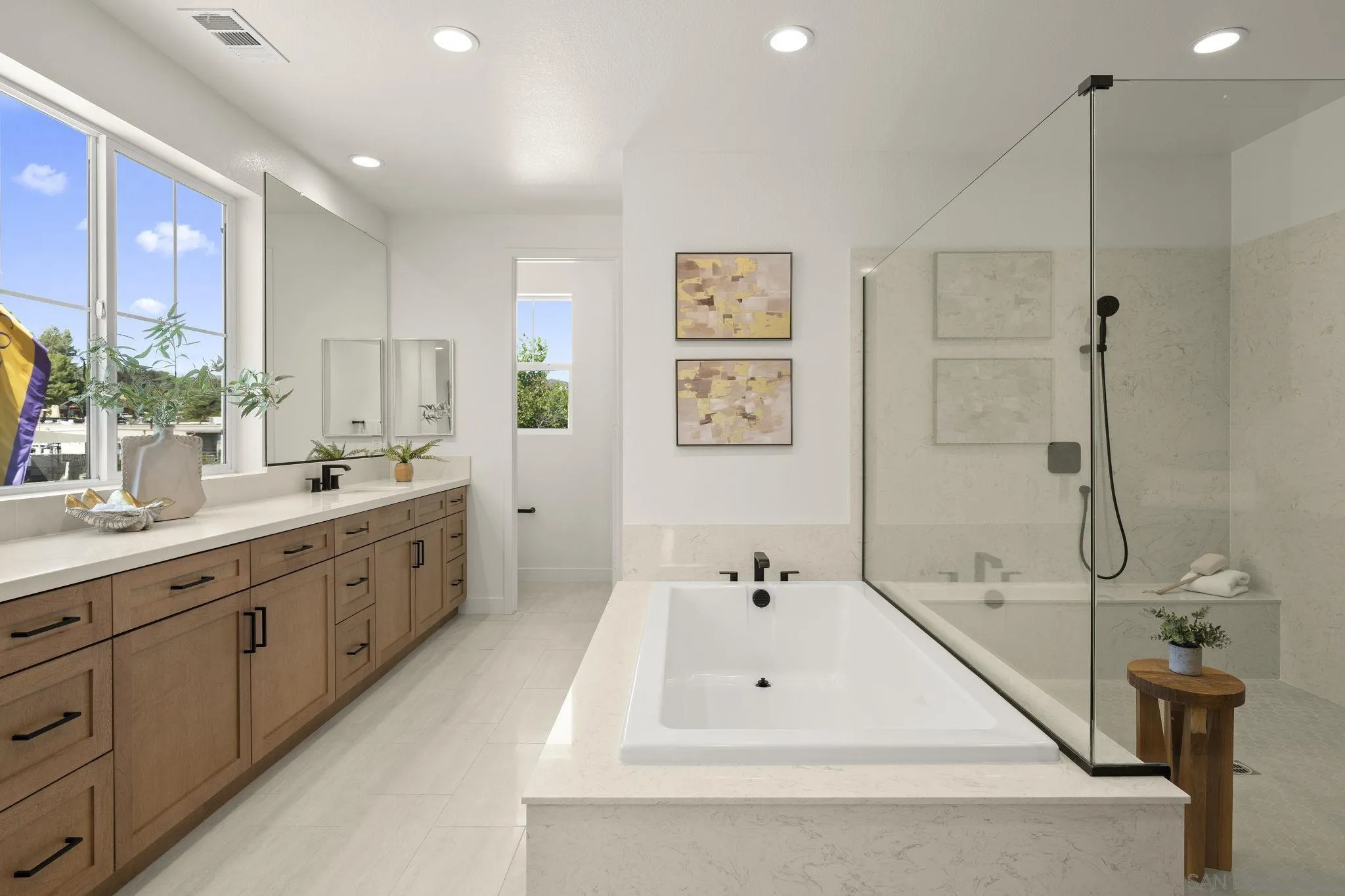https://cdn.realtyfeed.com/cdn/127/260021184/fa7ad5c628a9fd67224a8995ee0faa0f.webp