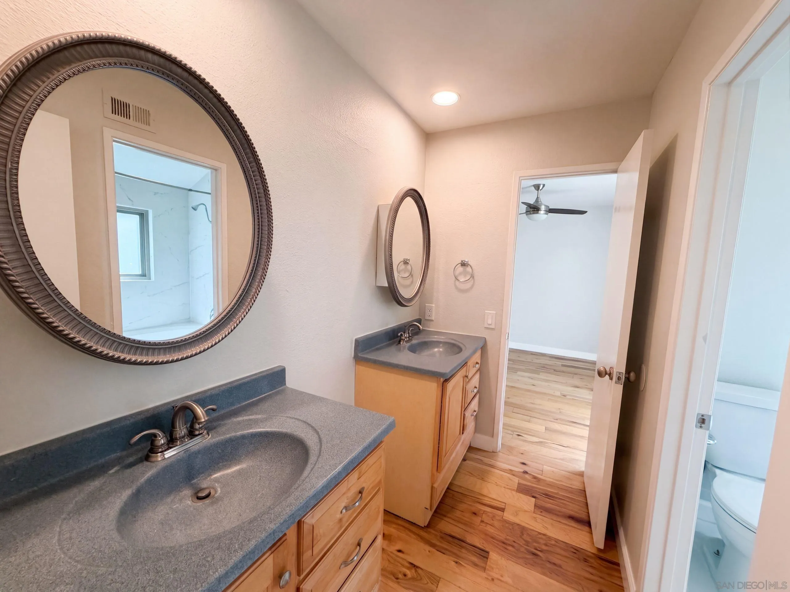 https://cdn.realtyfeed.com/cdn/127/260021185/0b2867082b920c3bb1b153b6f6c3f743.webp