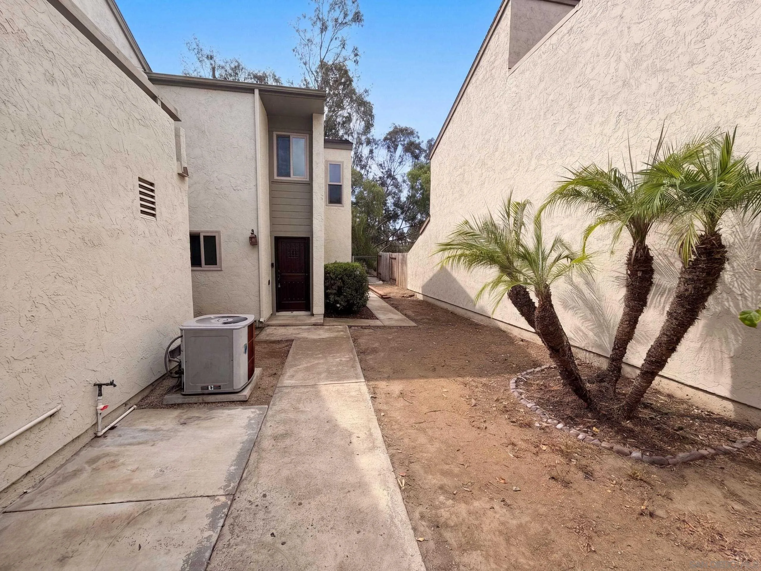 https://cdn.realtyfeed.com/cdn/127/260021185/1c06f038903a4cbcf21102dc3d25254e.webp