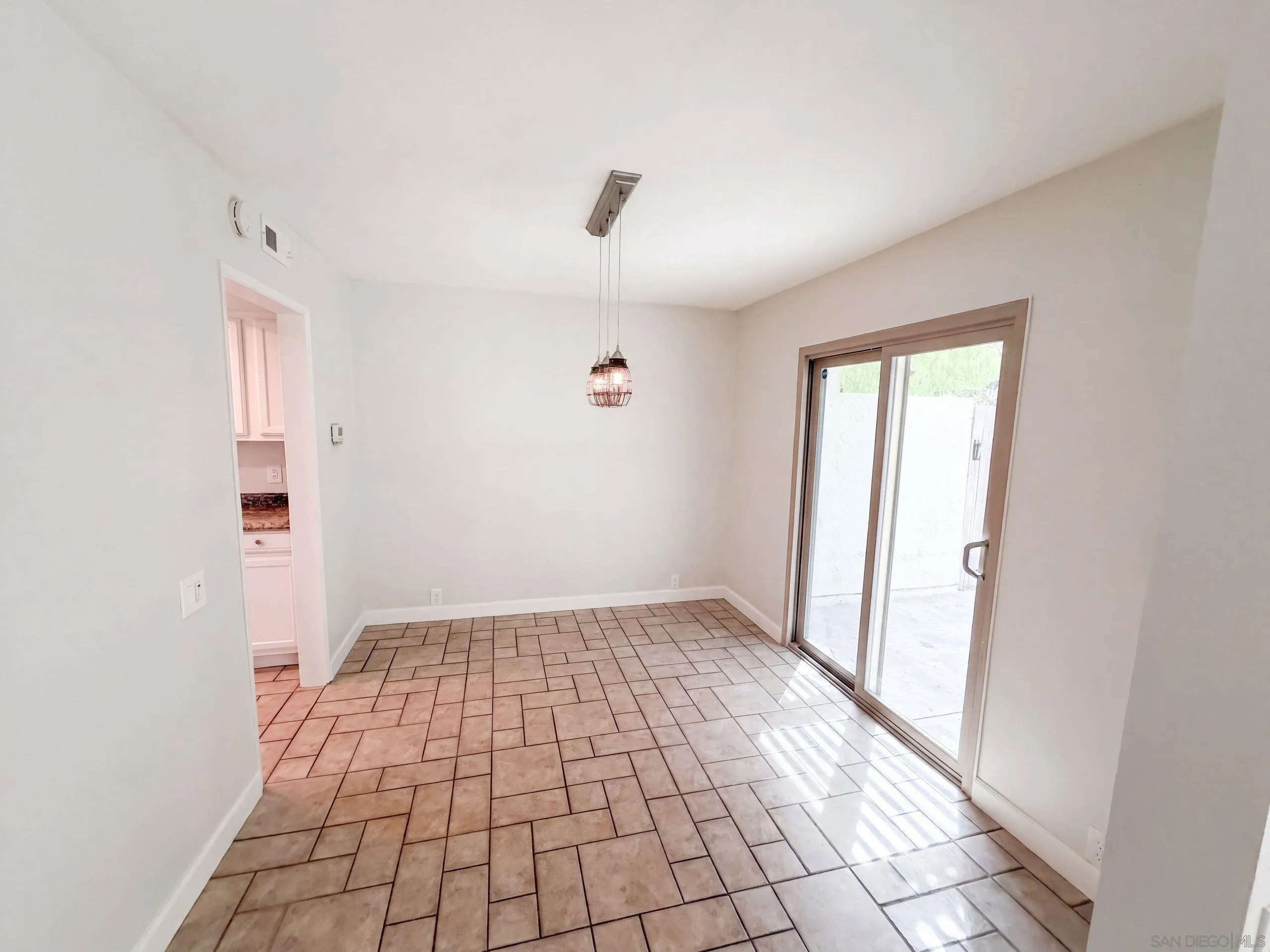https://cdn.realtyfeed.com/cdn/127/260021185/8a1cc82554af24ce1ebbd2366c886e8c.webp