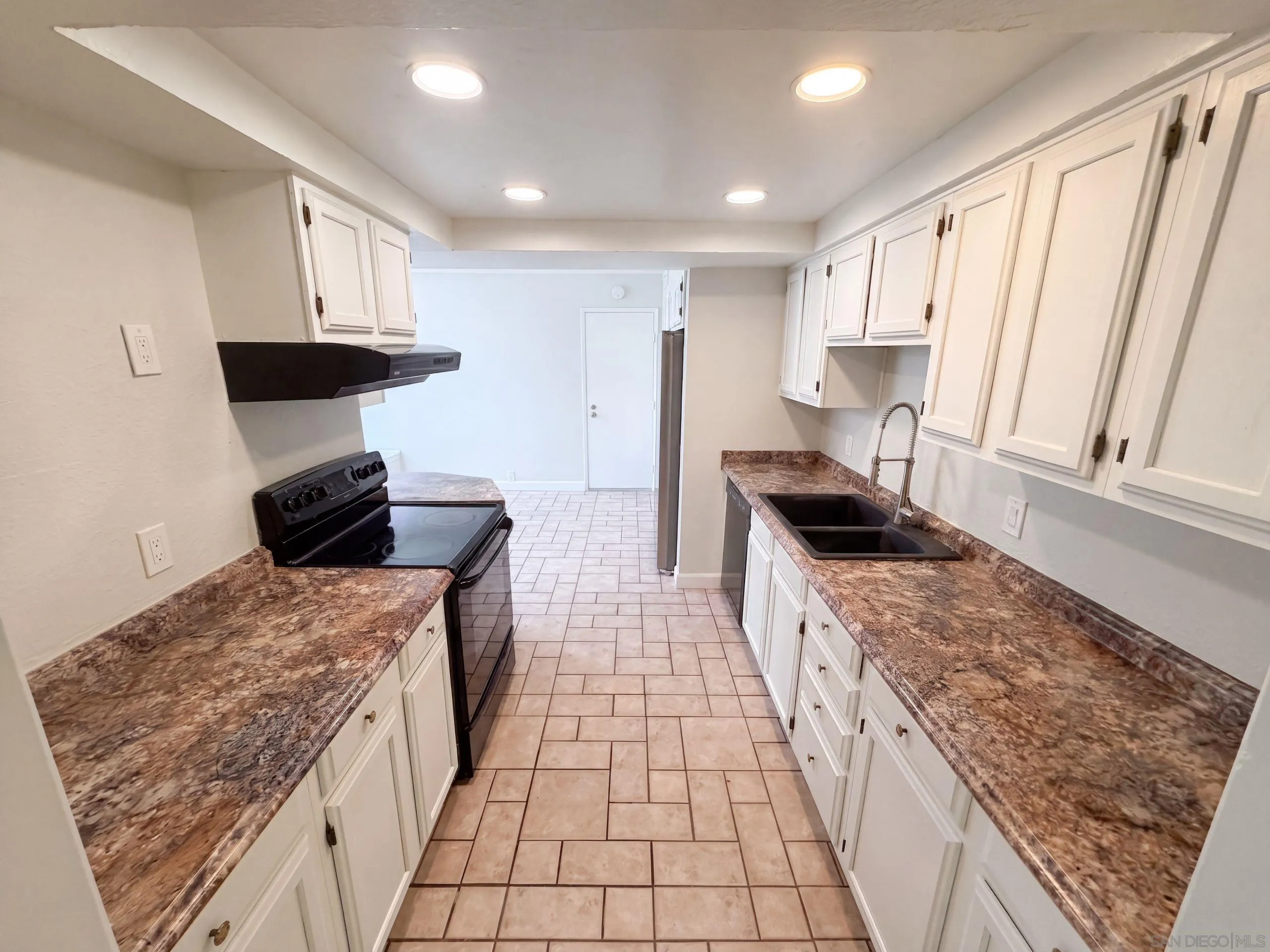https://cdn.realtyfeed.com/cdn/127/260021185/966b174221315361cbda1b342a7988c7.webp