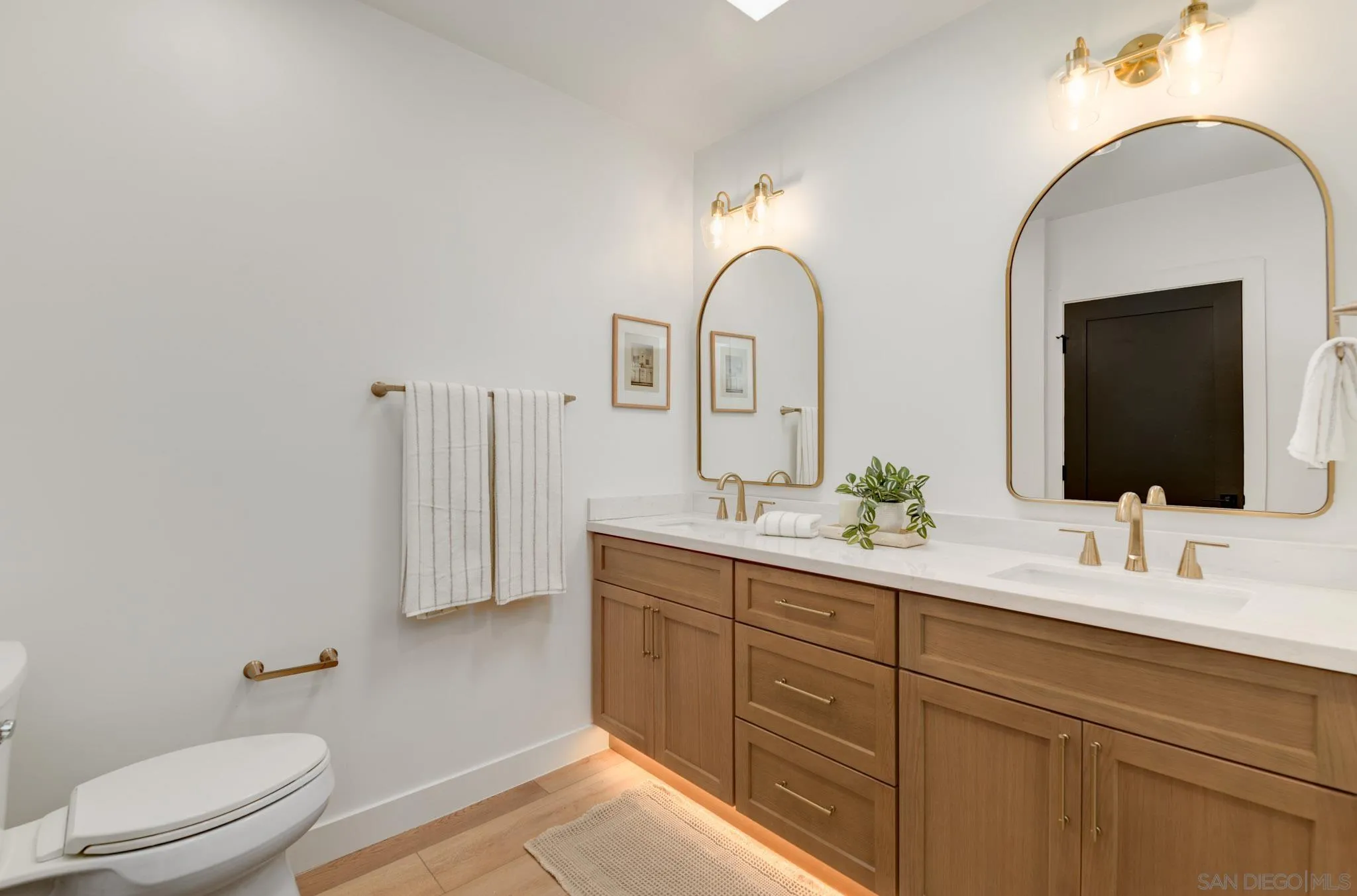 https://cdn.realtyfeed.com/cdn/127/260021187/308d748a36c042df3b1a95851d9a3929.webp