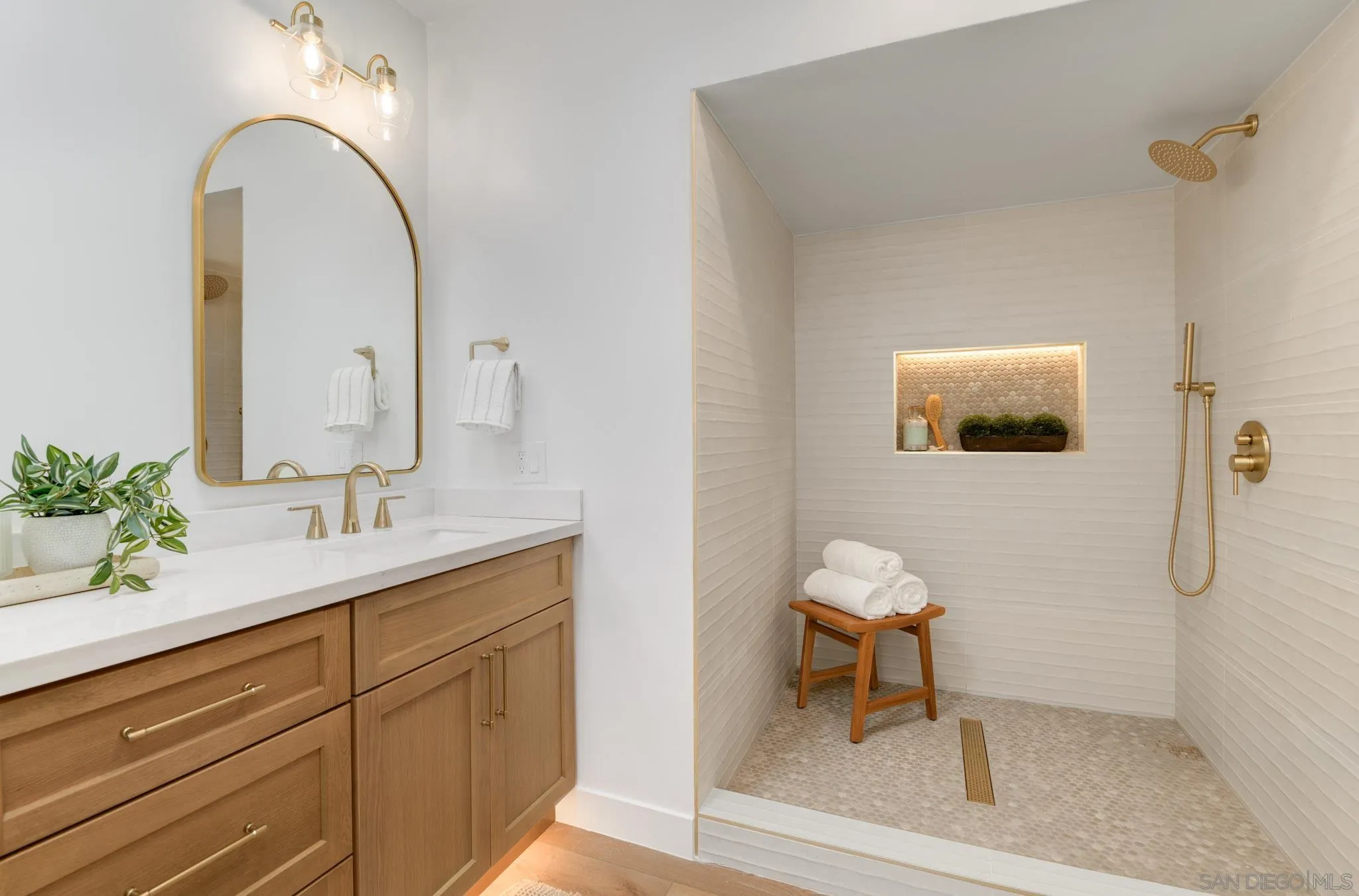 https://cdn.realtyfeed.com/cdn/127/260021187/9072ab66b84addf27172678a7d97c459.webp