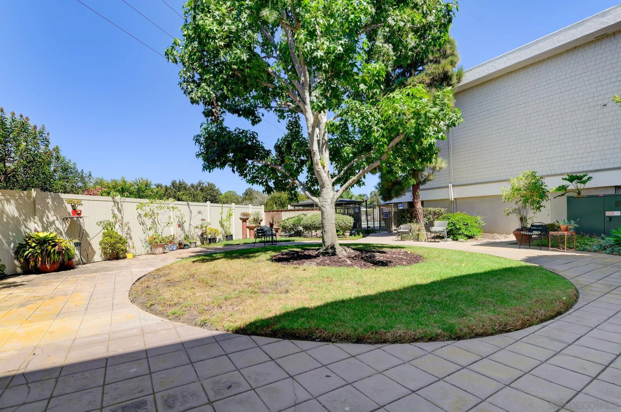 https://cdn.realtyfeed.com/cdn/127/260021187/93dfa7685220c020cc26d0ca1cb0629e.webp