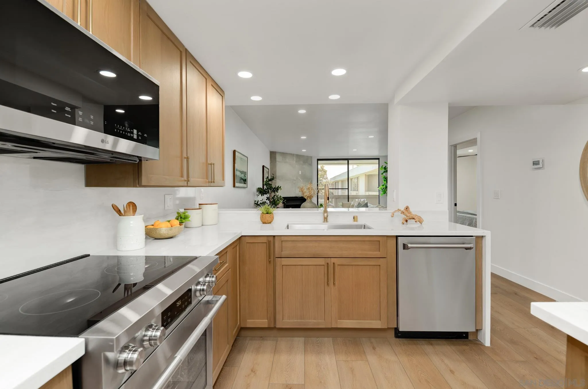 https://cdn.realtyfeed.com/cdn/127/260021187/c6ceb0e80e586f4ac90d23d695388fba.webp