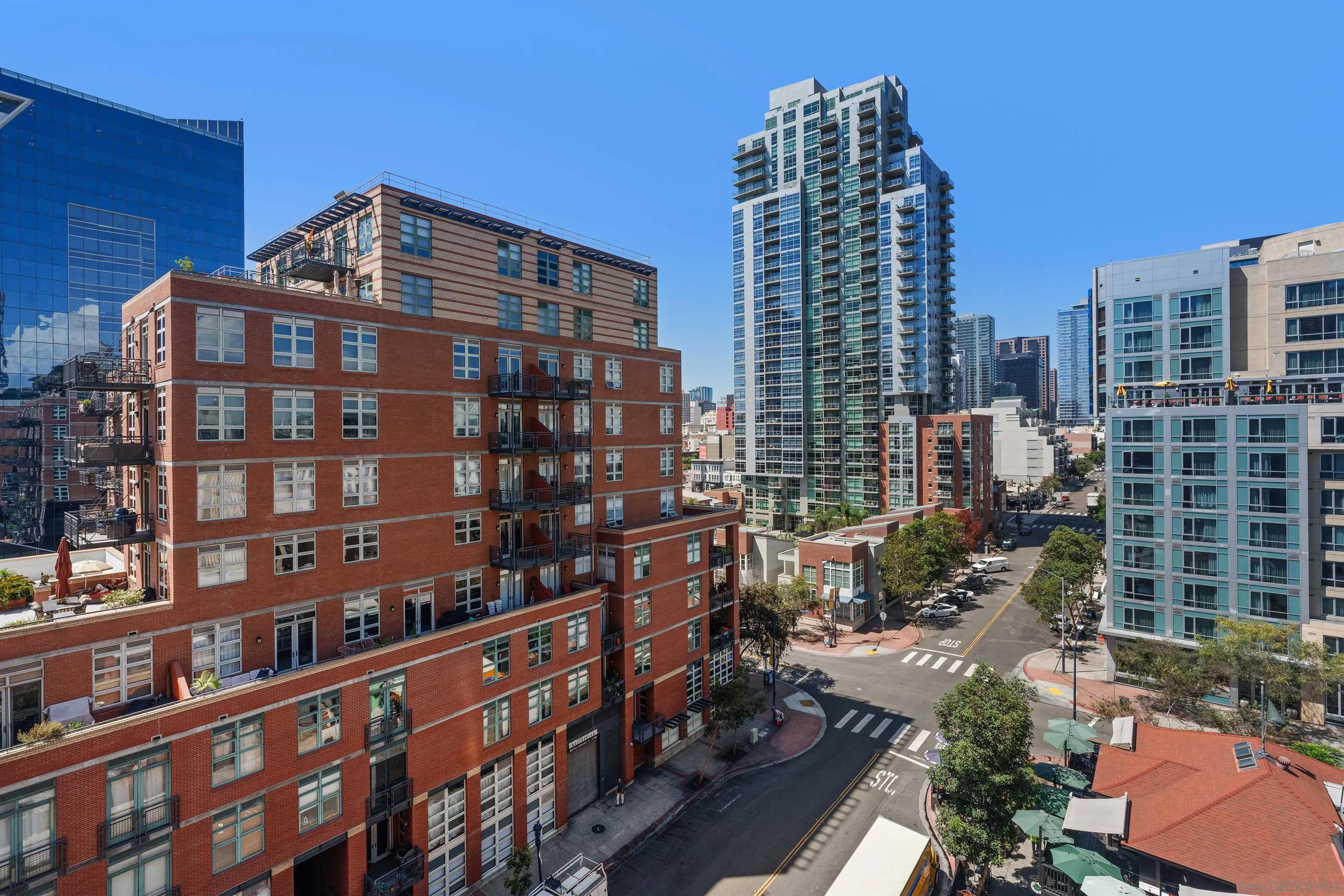 https://cdn.realtyfeed.com/cdn/127/260021189/3941bedc25814c7edc09780cdb38041c.webp