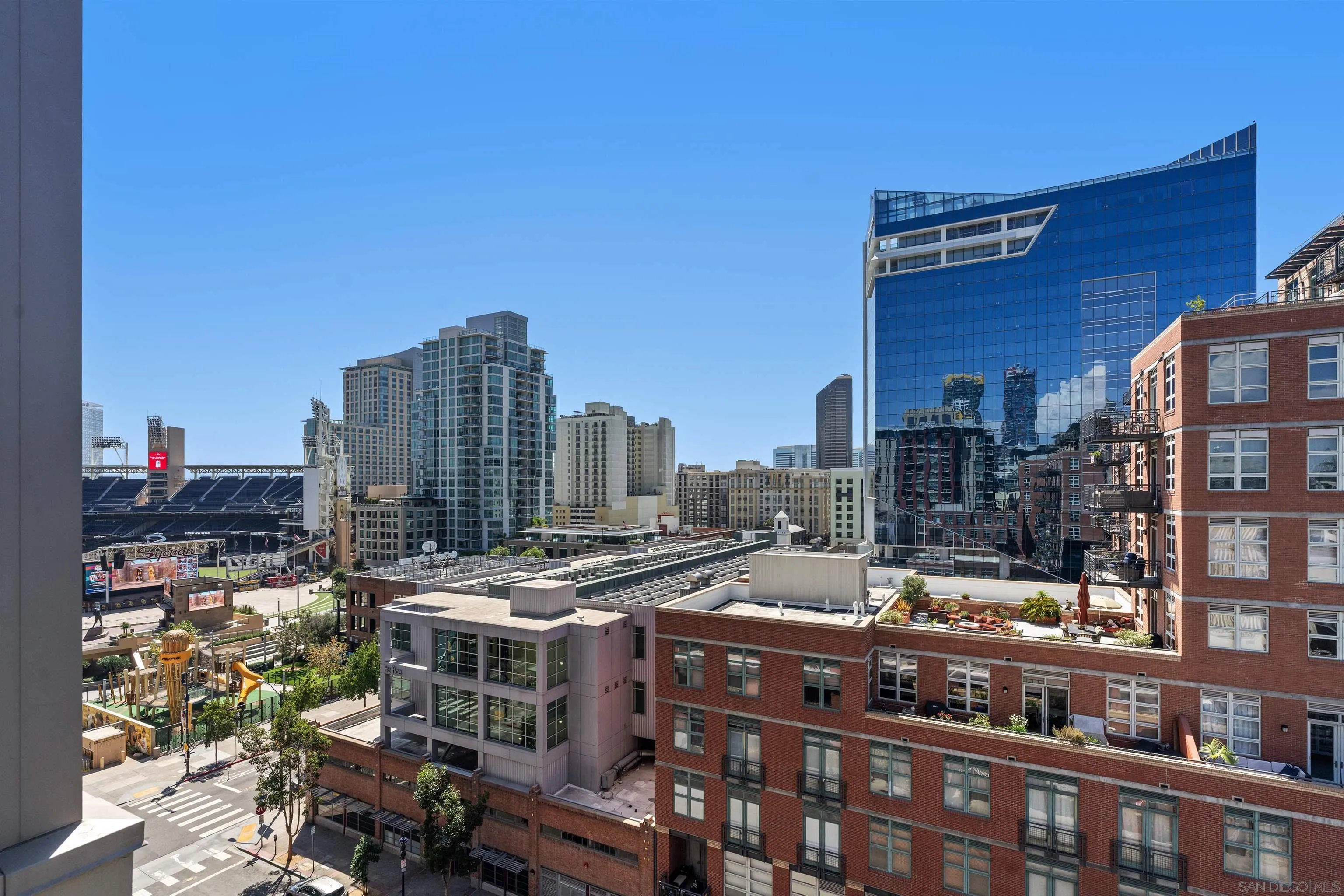 https://cdn.realtyfeed.com/cdn/127/260021189/62eeb632eed5aeeb83a2e70c25be8295.webp