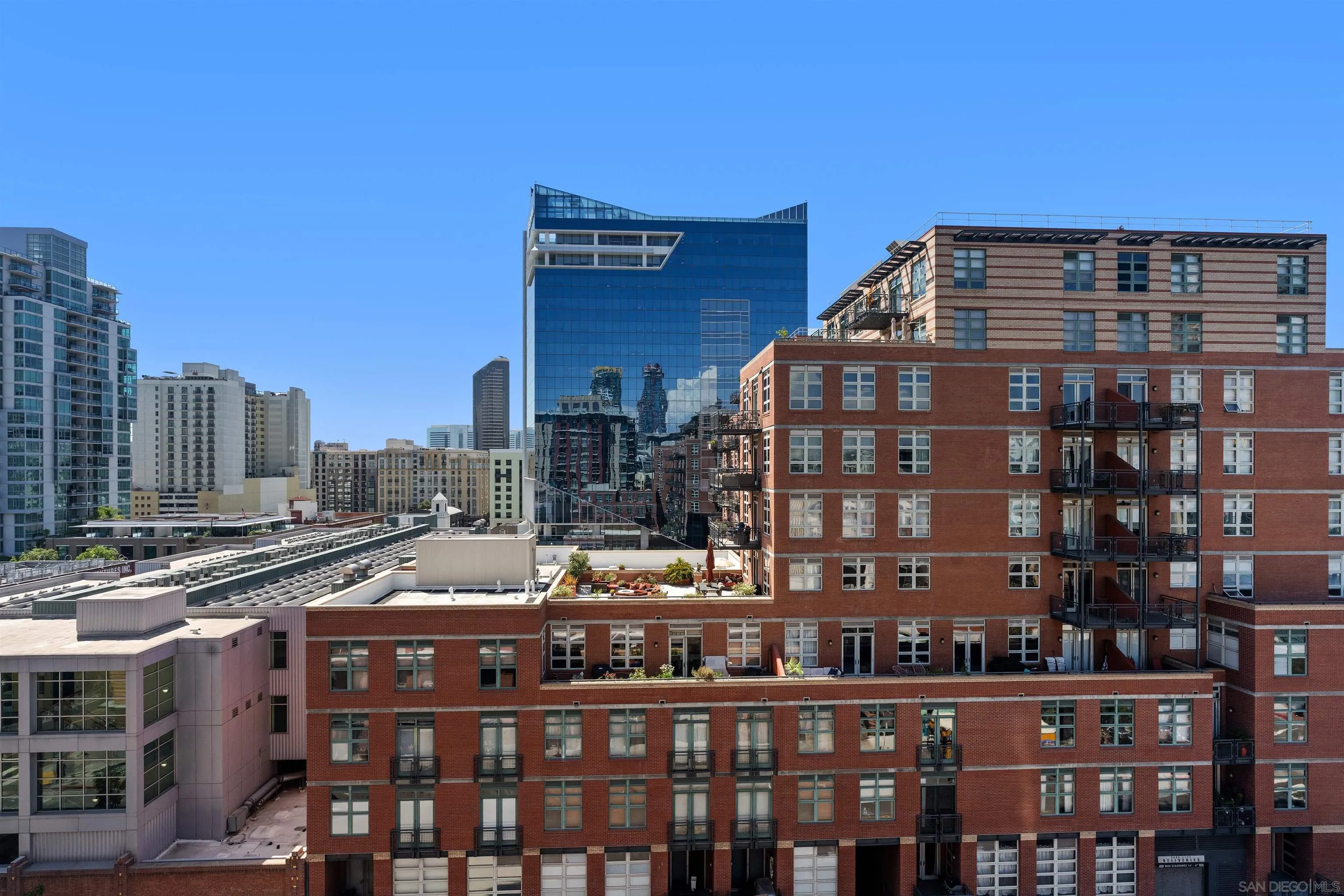 https://cdn.realtyfeed.com/cdn/127/260021189/74ed4397969c4860c946233bca7981e0.webp