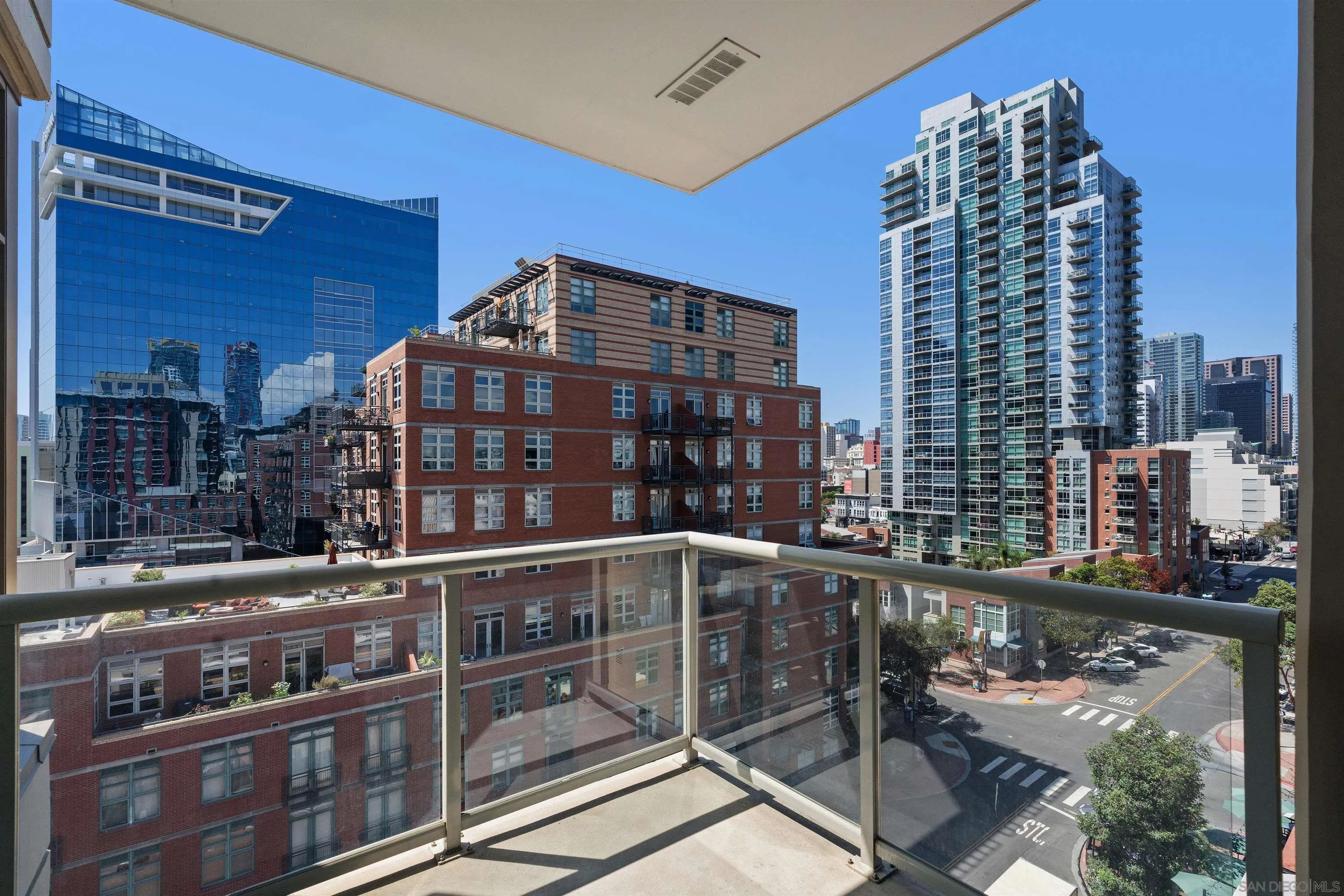 https://cdn.realtyfeed.com/cdn/127/260021189/82b04bb0098993ebab606e217832fe2c.webp