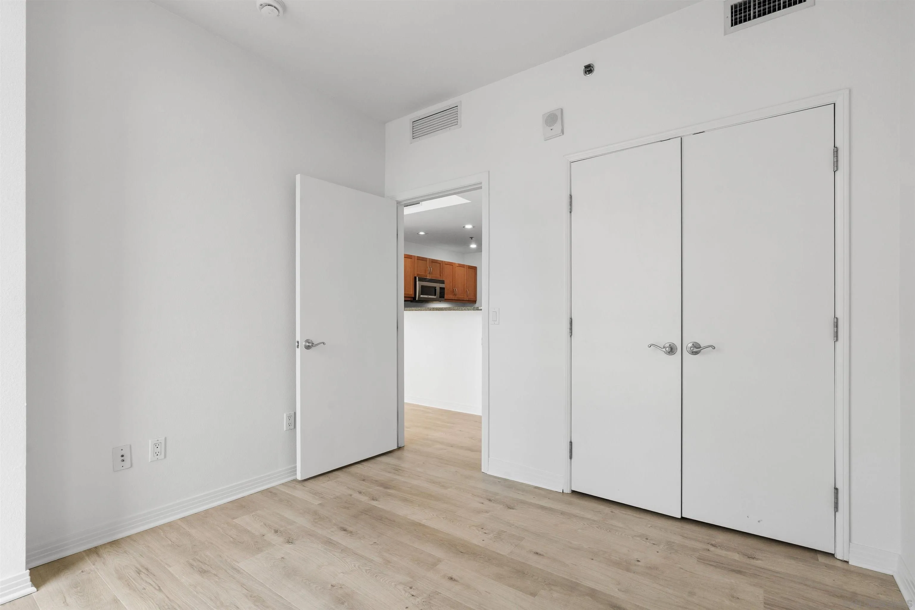 https://cdn.realtyfeed.com/cdn/127/260021189/d38c95212bb968bef706b26ccc86690e.webp