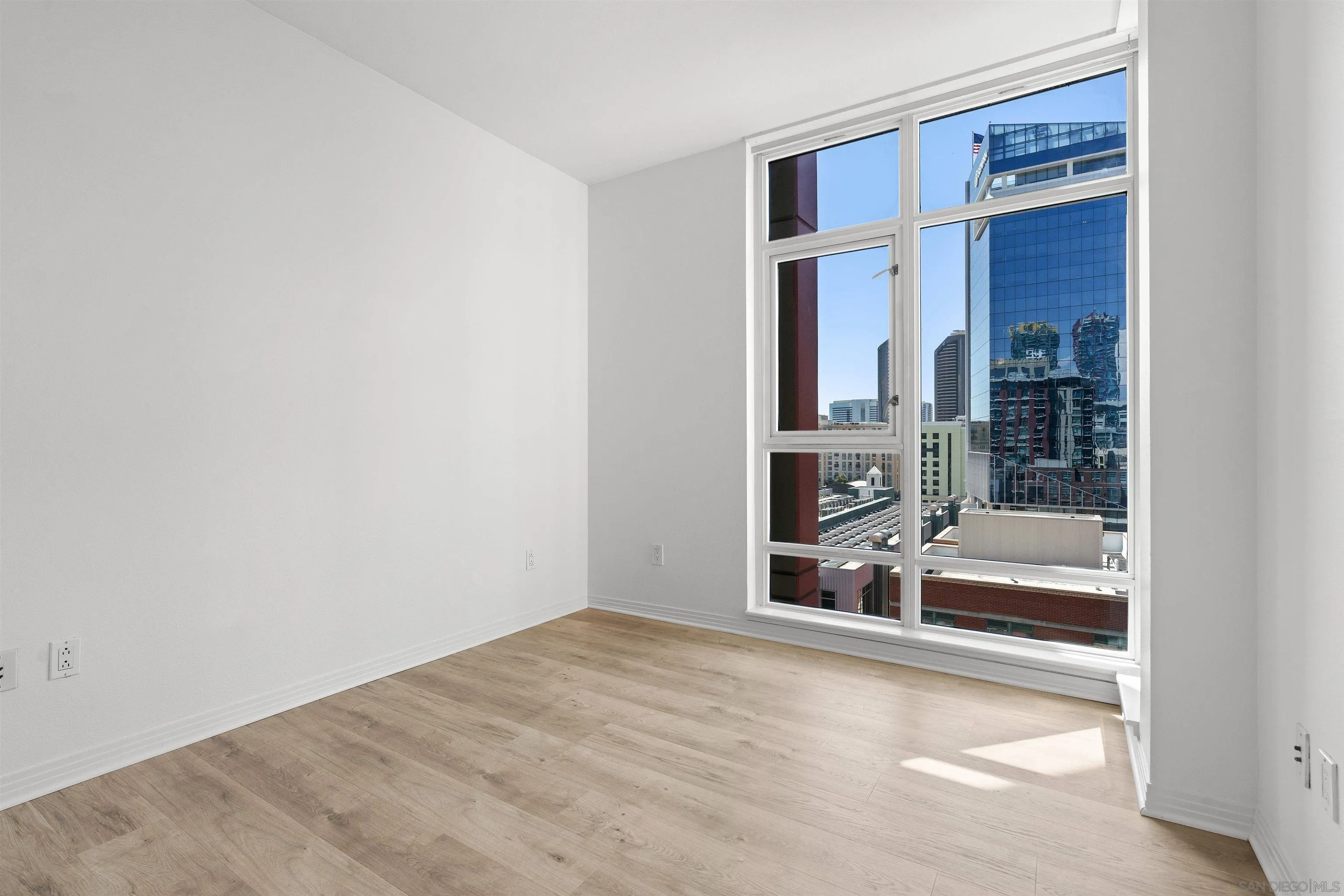 https://cdn.realtyfeed.com/cdn/127/260021189/f6bc7b3dc77660002ead74711ef1b481.webp