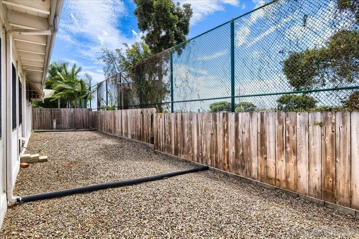 https://cdn.realtyfeed.com/cdn/127/260021196/40edfcfc32363538a1993b33a780f1d6.webp