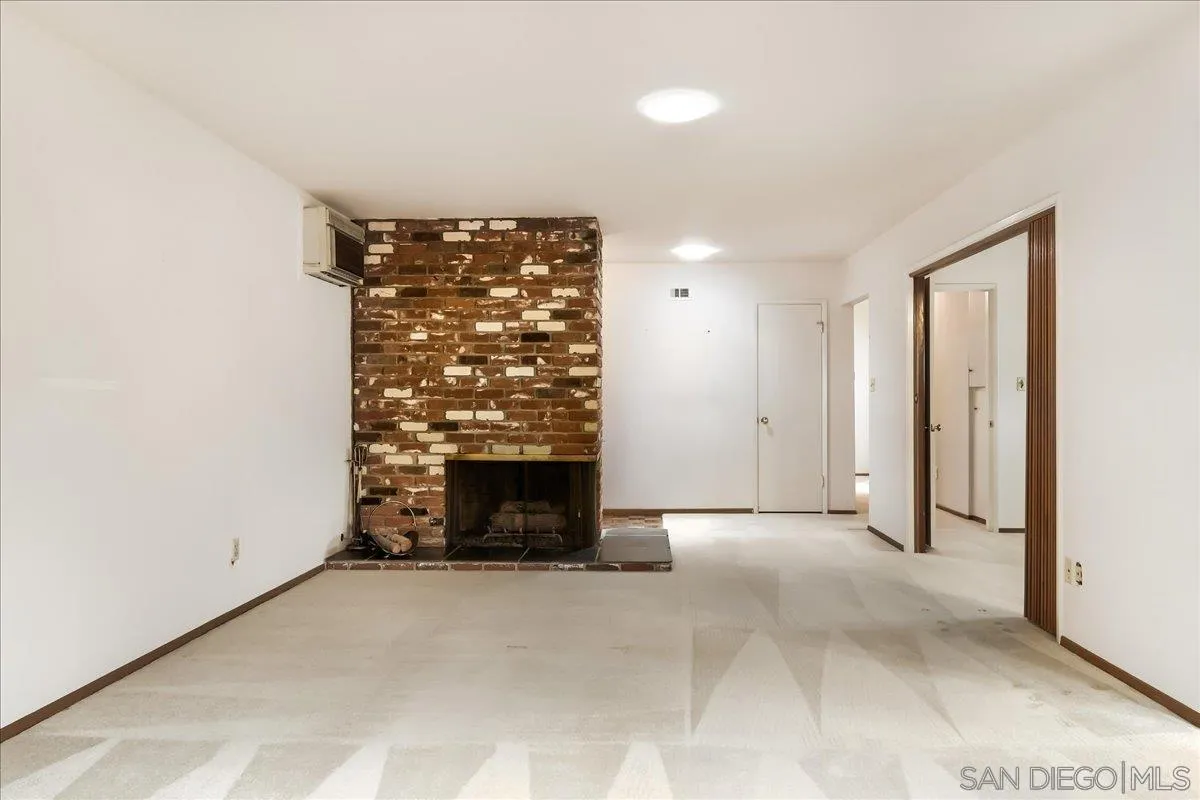 https://cdn.realtyfeed.com/cdn/127/260021196/4c08eeda1a78040eeef69b1042e639ce.webp