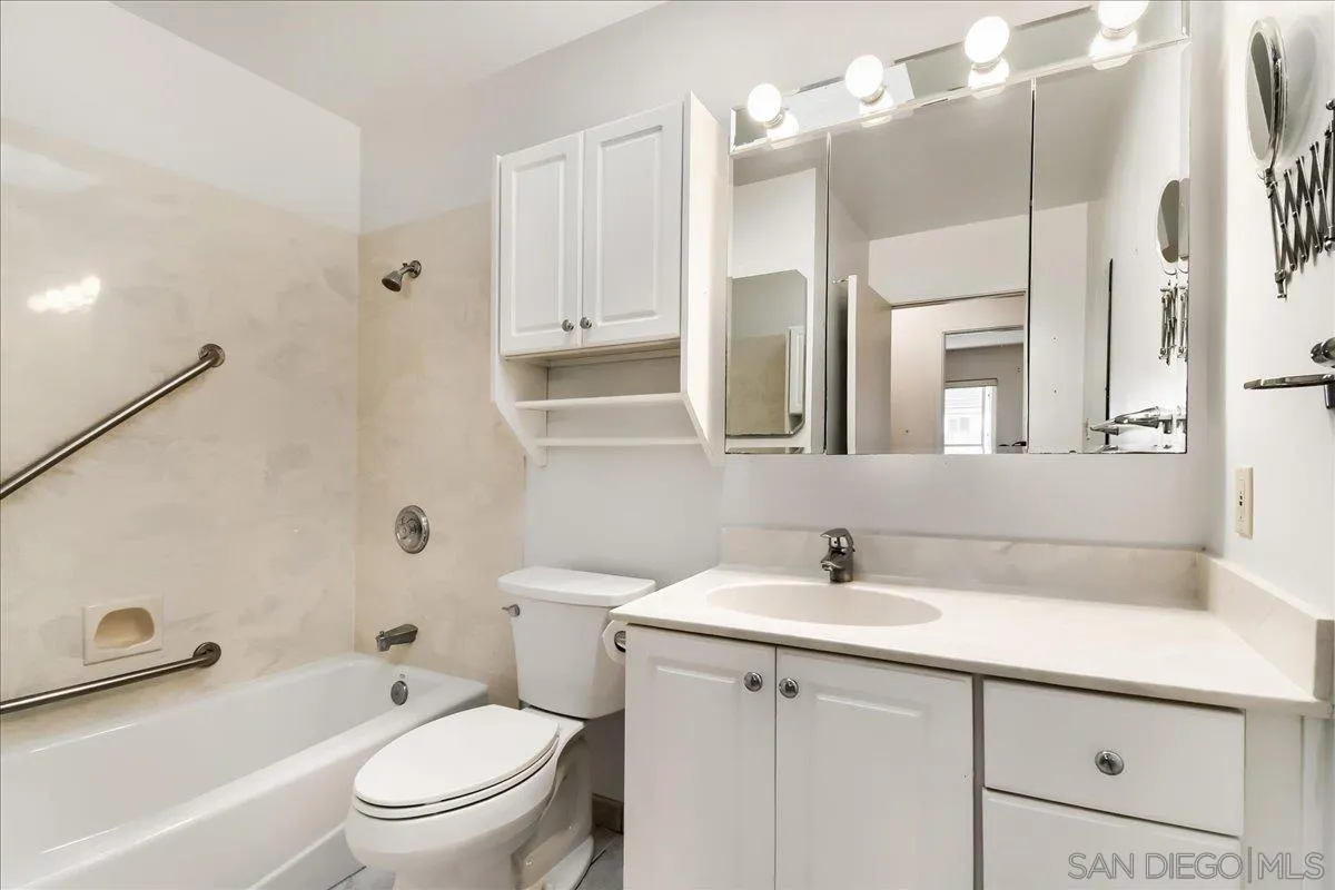 https://cdn.realtyfeed.com/cdn/127/260021196/749e787e0f94d776bf026bde8800e350.webp