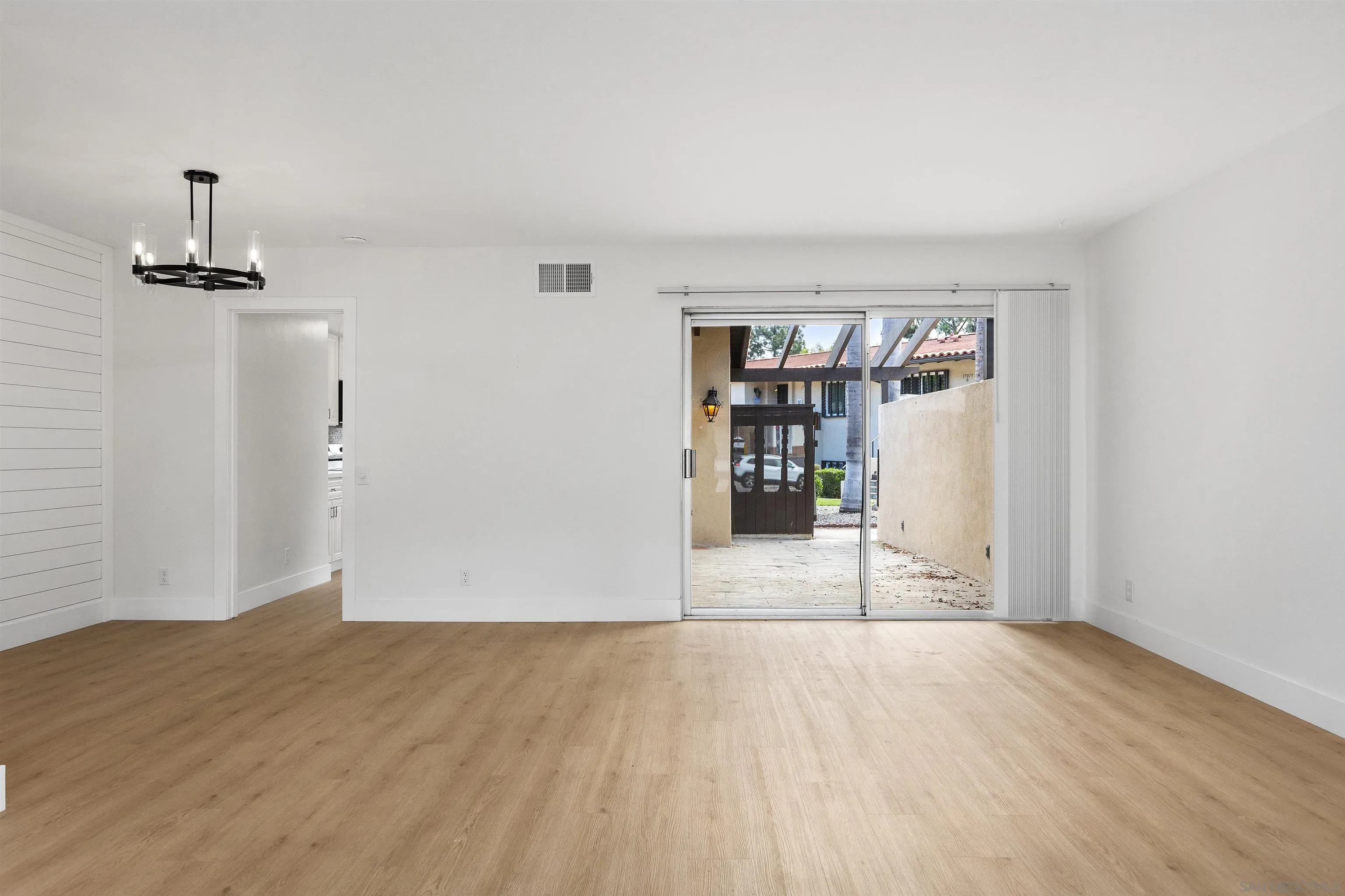 https://cdn.realtyfeed.com/cdn/127/260021197/654ae717c252fcbf0f4b7db0700350f4.webp
