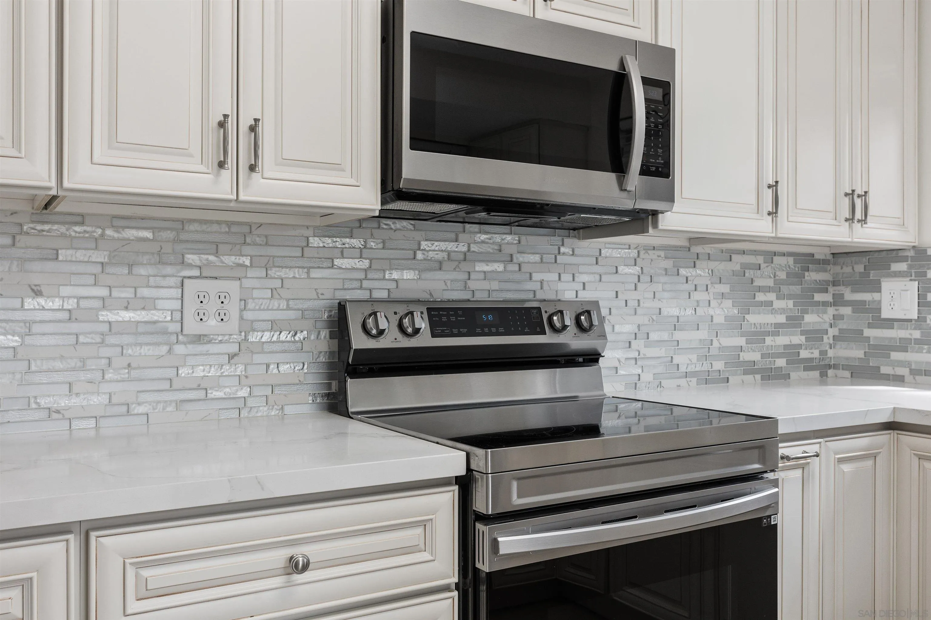 https://cdn.realtyfeed.com/cdn/127/260021197/934c7364be3c385dbb99af992c1a965b.webp