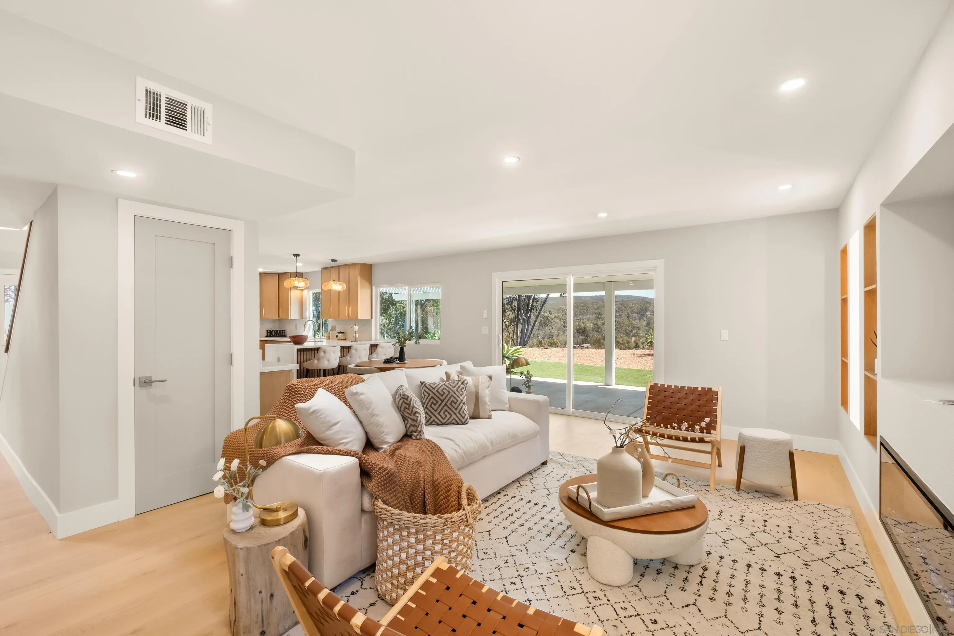 https://cdn.realtyfeed.com/cdn/127/260021199/10c5b9d8aab6501b89a1f00b8993f0a3.webp