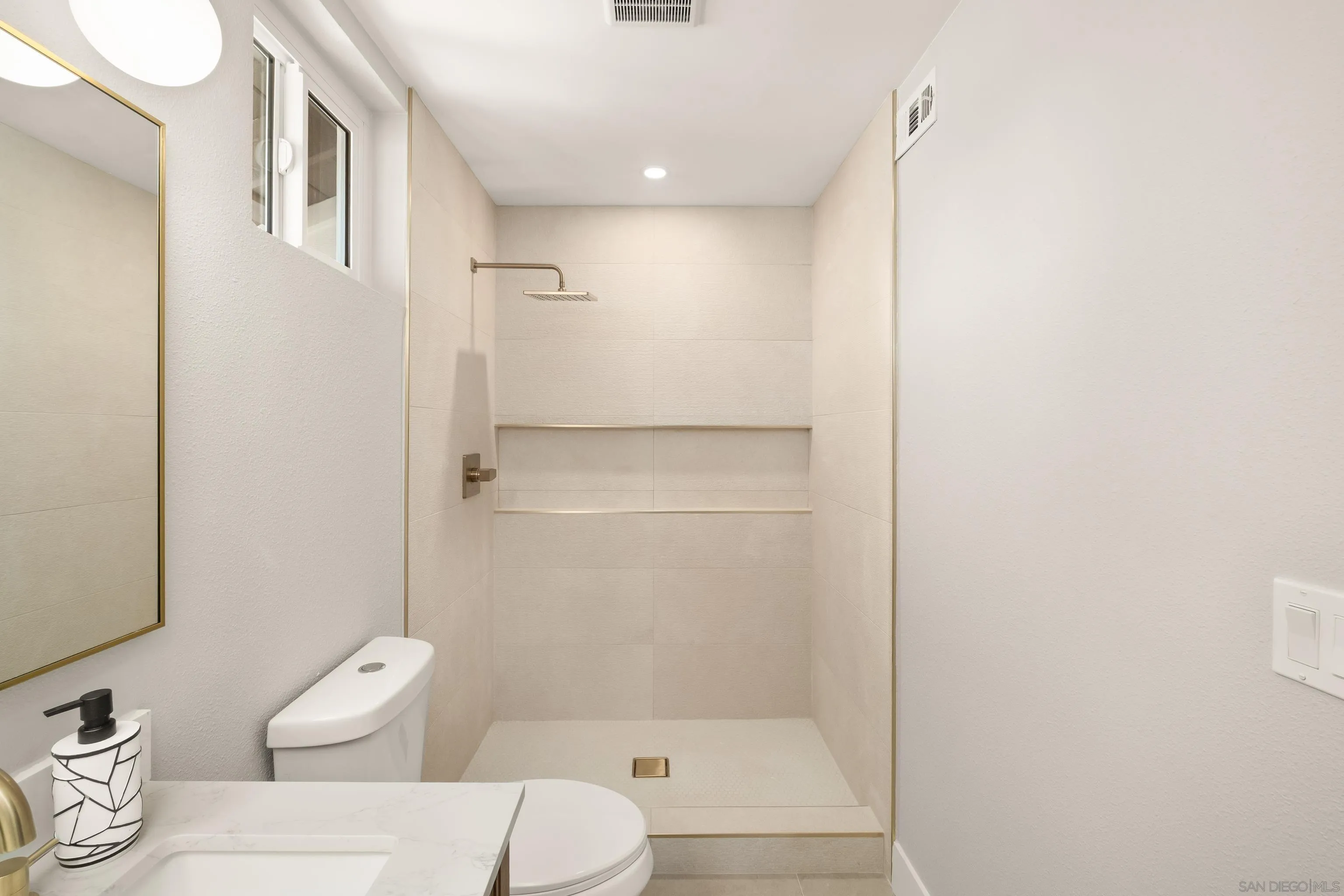 https://cdn.realtyfeed.com/cdn/127/260021199/bcef8bcfdf689783717f296212cefe75.webp