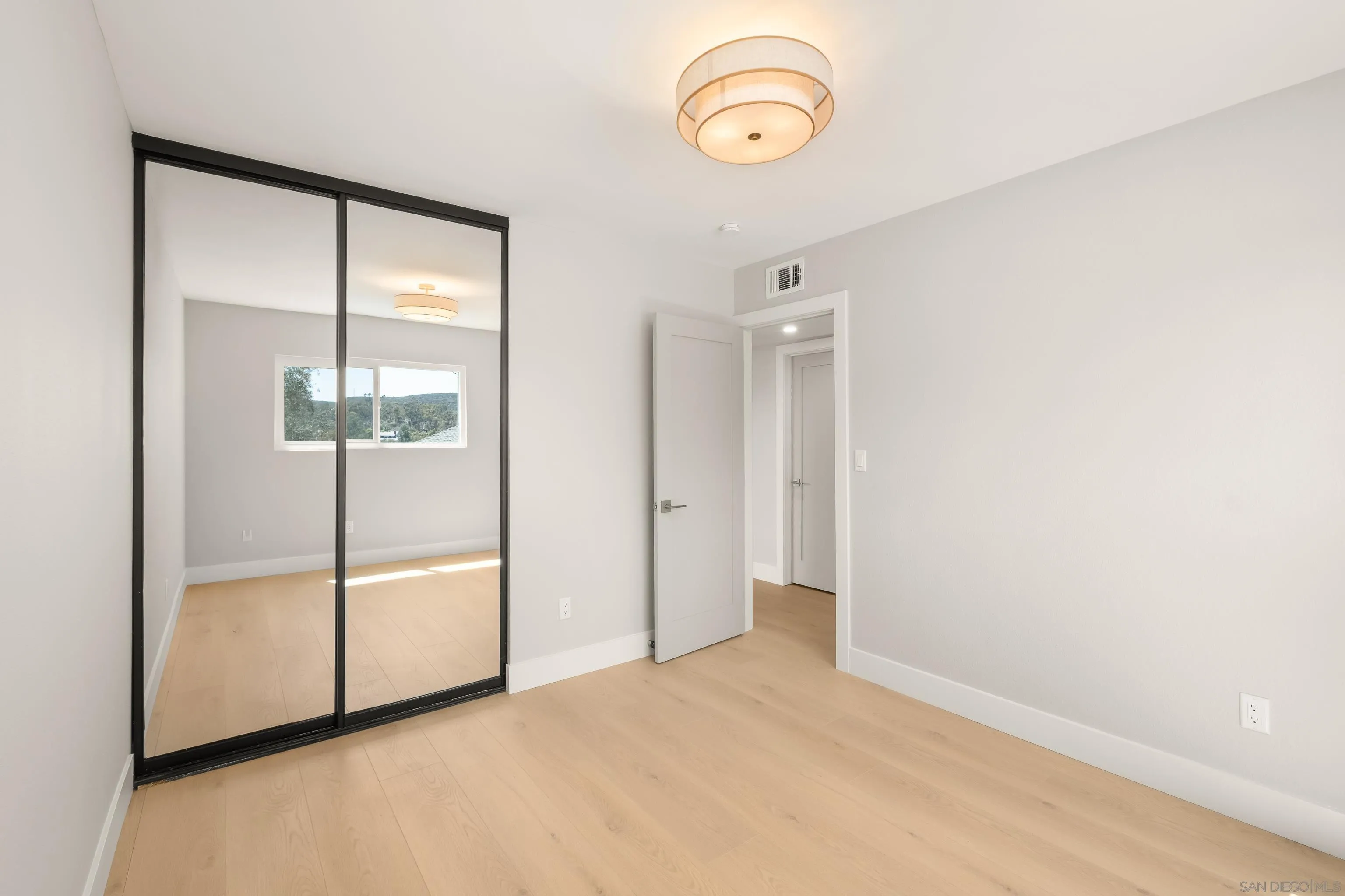 https://cdn.realtyfeed.com/cdn/127/260021199/c95efb96a52c054dd52ca50d0a175187.webp