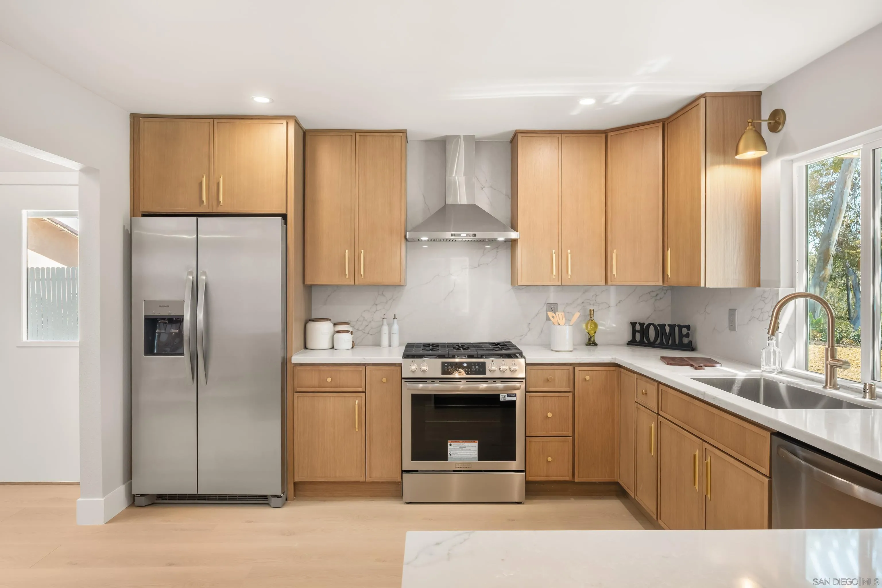 https://cdn.realtyfeed.com/cdn/127/260021199/eb6bd018367f9d18cab422d129dd9afc.webp