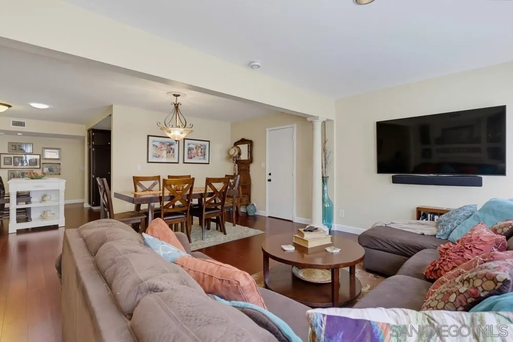 https://cdn.realtyfeed.com/cdn/127/260021200/8a3d87c58094a08da035ce9d1612721c.webp