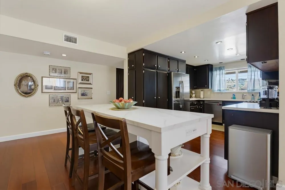https://cdn.realtyfeed.com/cdn/127/260021200/eec59f4ff3826f19bc8489e3bbe81401.webp