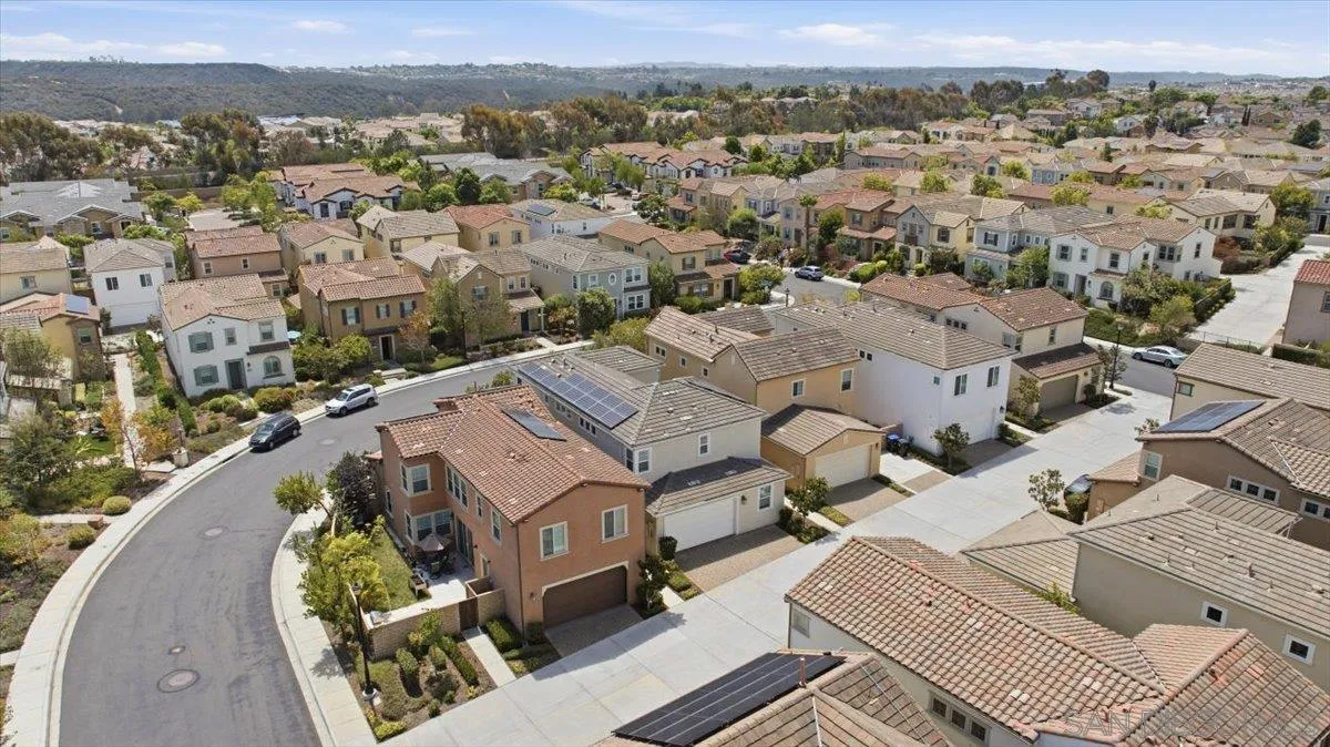 https://cdn.realtyfeed.com/cdn/127/260021202/642bfe7eb81715e8dee87365469cc6f7.webp