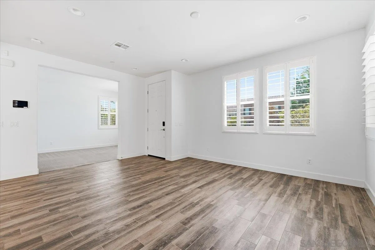 https://cdn.realtyfeed.com/cdn/127/260021202/a5f4d92bd7c95a9da1b210e6d2e0977b.webp
