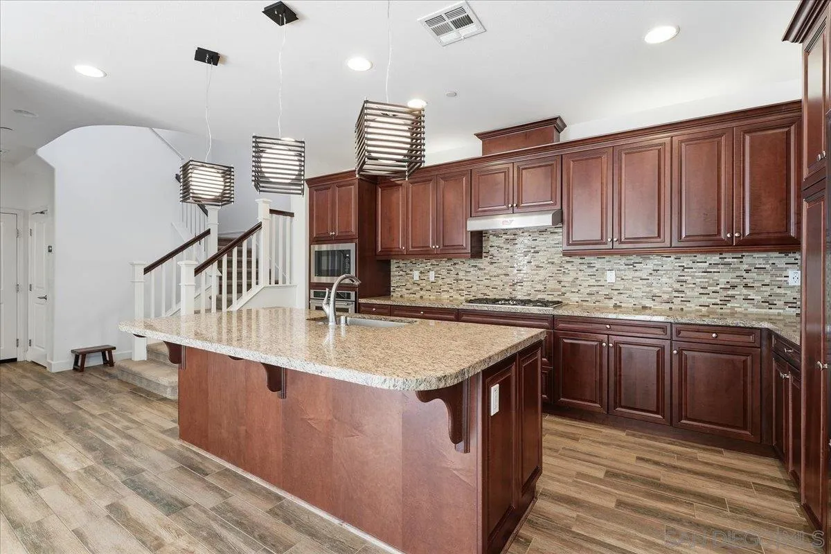 https://cdn.realtyfeed.com/cdn/127/260021202/b7f86d436ed1d00e2ee22794e2d7dddb.webp