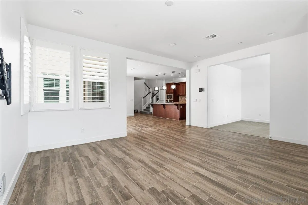https://cdn.realtyfeed.com/cdn/127/260021202/bfb5275fce166a055a065603fab08f40.webp