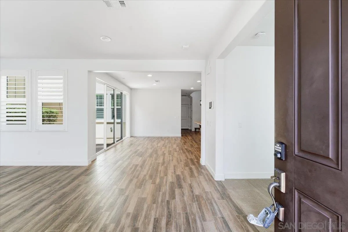 https://cdn.realtyfeed.com/cdn/127/260021202/c91f8081725fe9bae309422616d96a67.webp